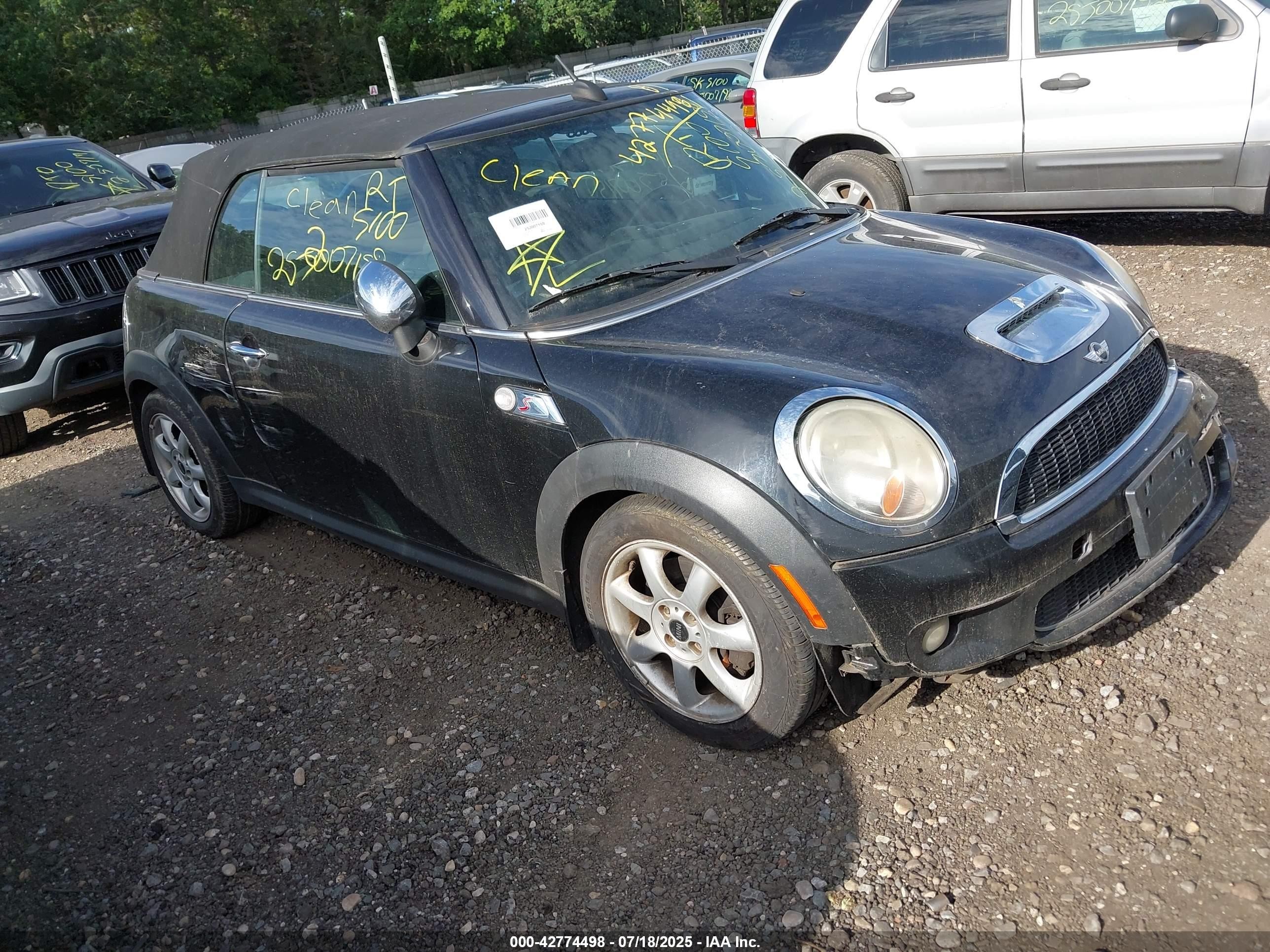 2009 MINI Convertible S, VIN WMWMS33549TG89427 — Бок