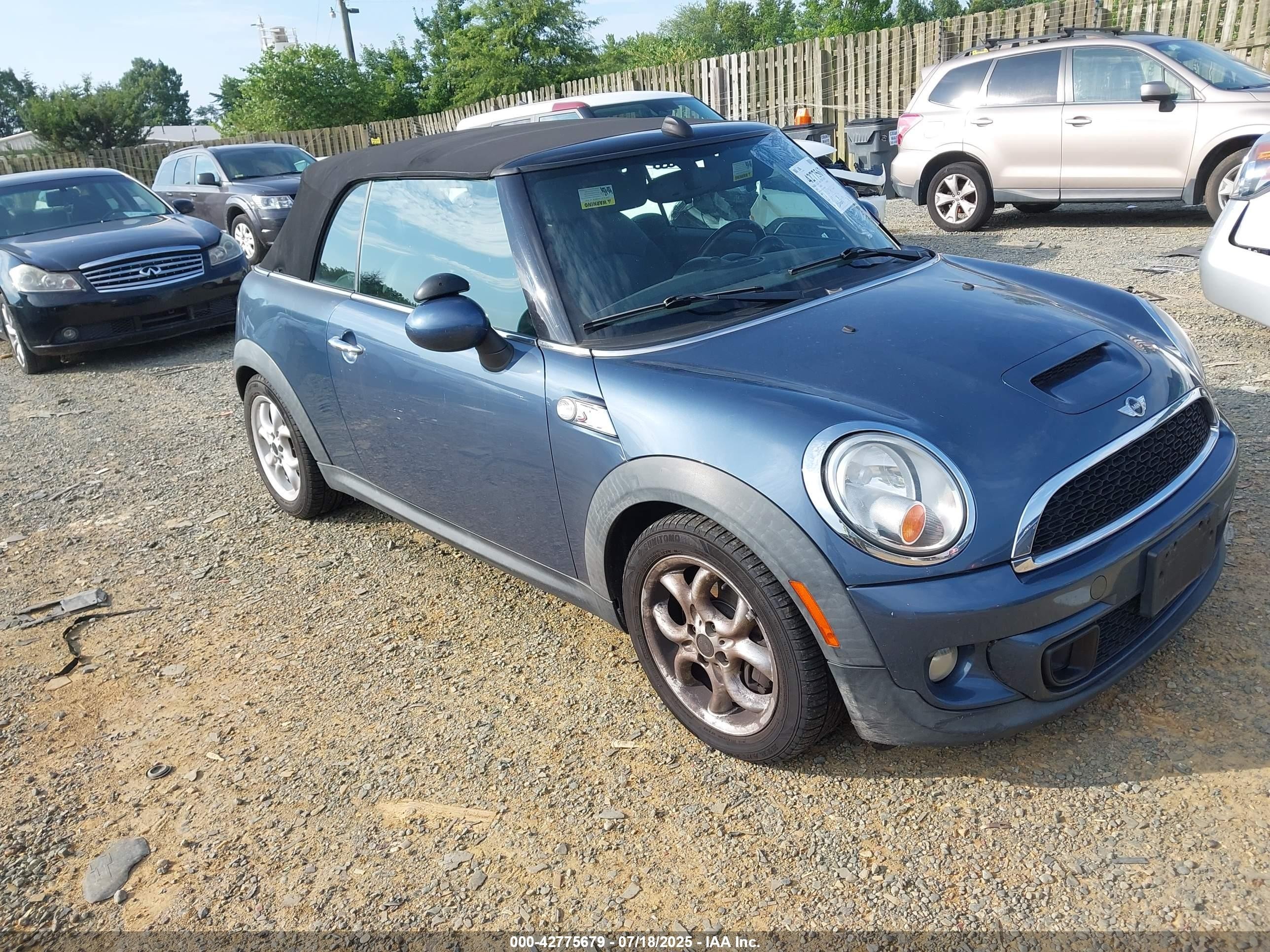 2011 MINI Convertible S, VIN WMWZP3C51BTX83355 — Обычный износ