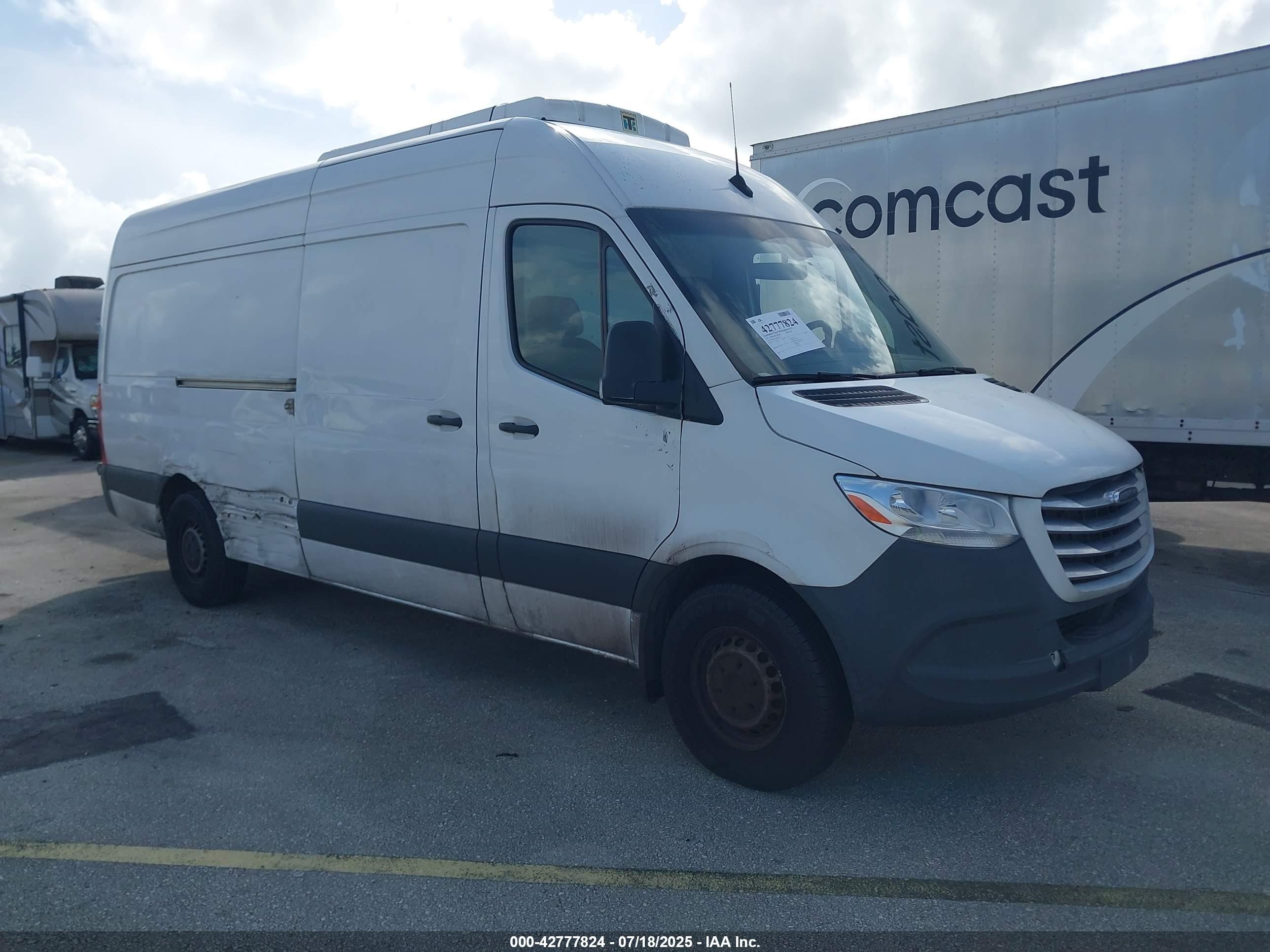 2019 Freightliner Sprinter, VIN WDRPF1CD6KP057119 — Side