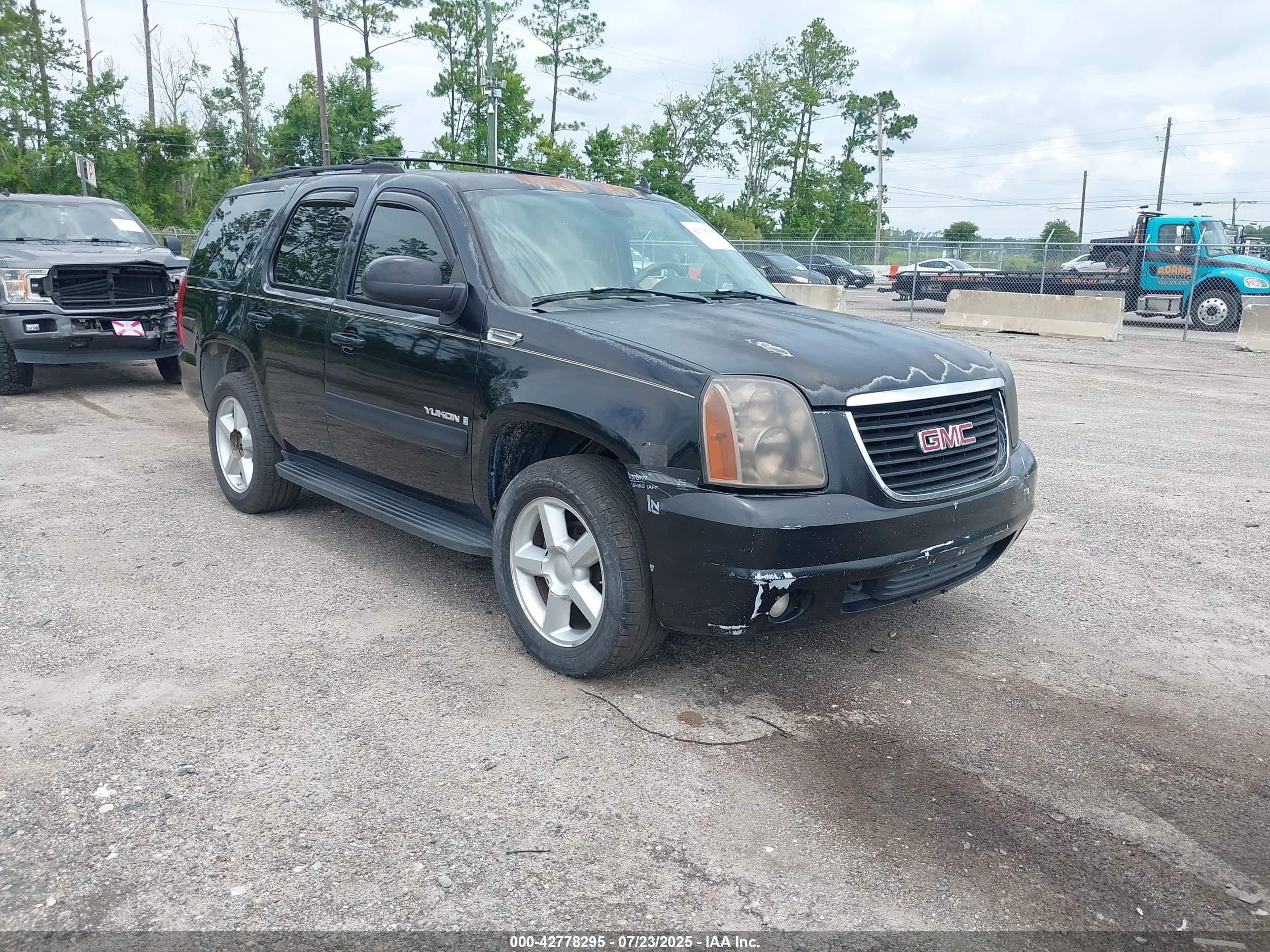 2007 GMC Yukon SLE, VIN 1GKFC130X7J138236 — Rear end