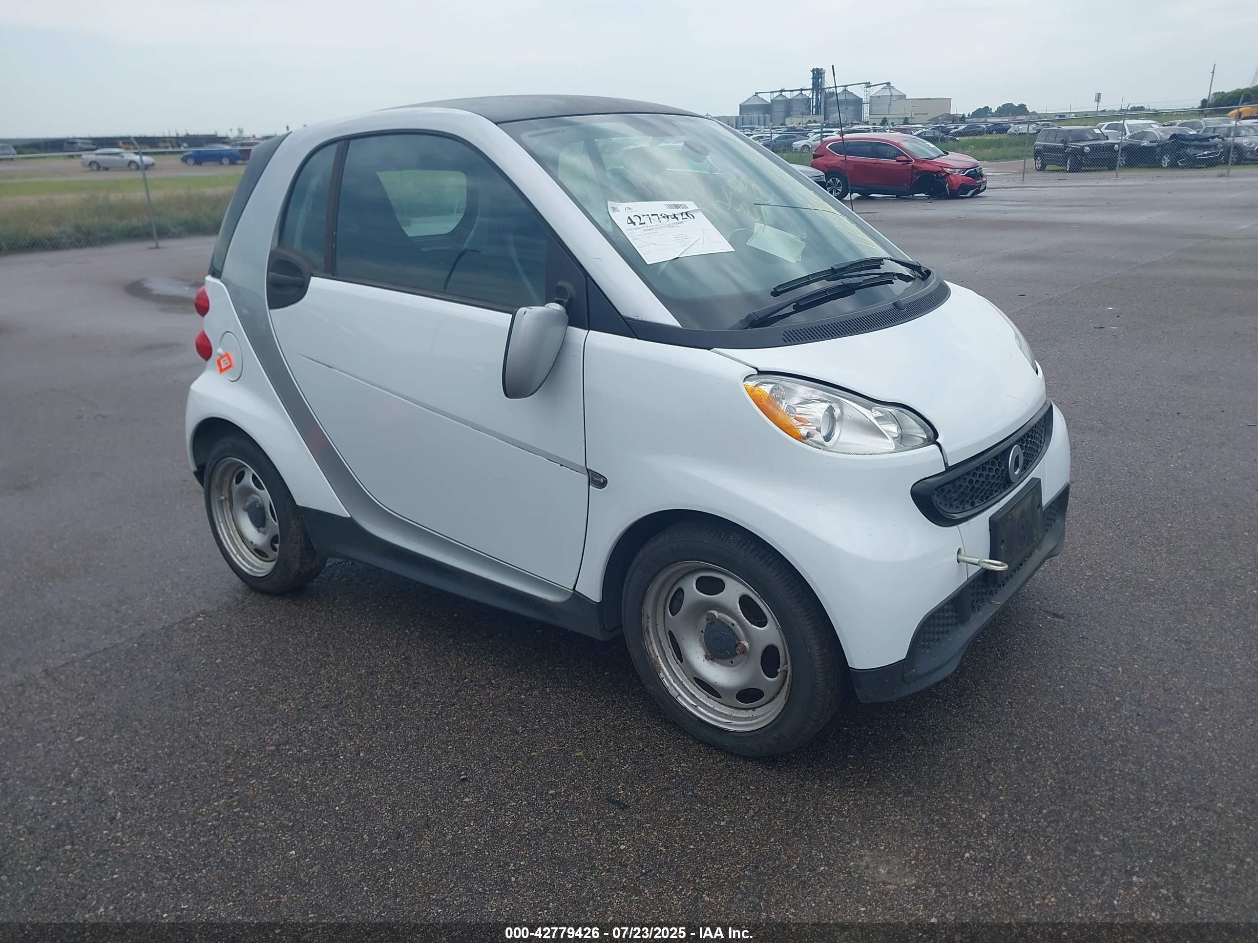2013 Smart fortwo Pure, VIN WMEEJ3BA8DK702895 — Side