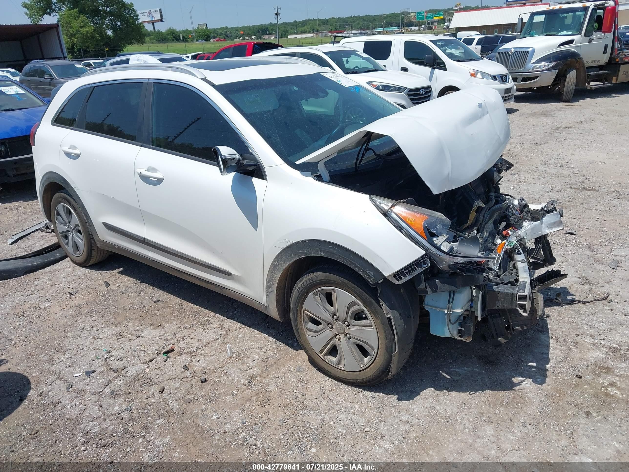 2017 Kia Niro Touring Launch Edition, VIN KNDCC3LC2H5047170 — Front end