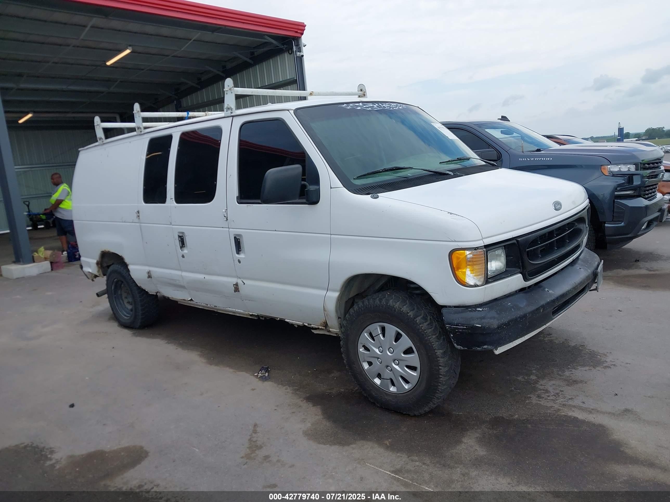 1999 Ford E-Series Commercial, VIN 1FTPE2423XHB52292 — Side