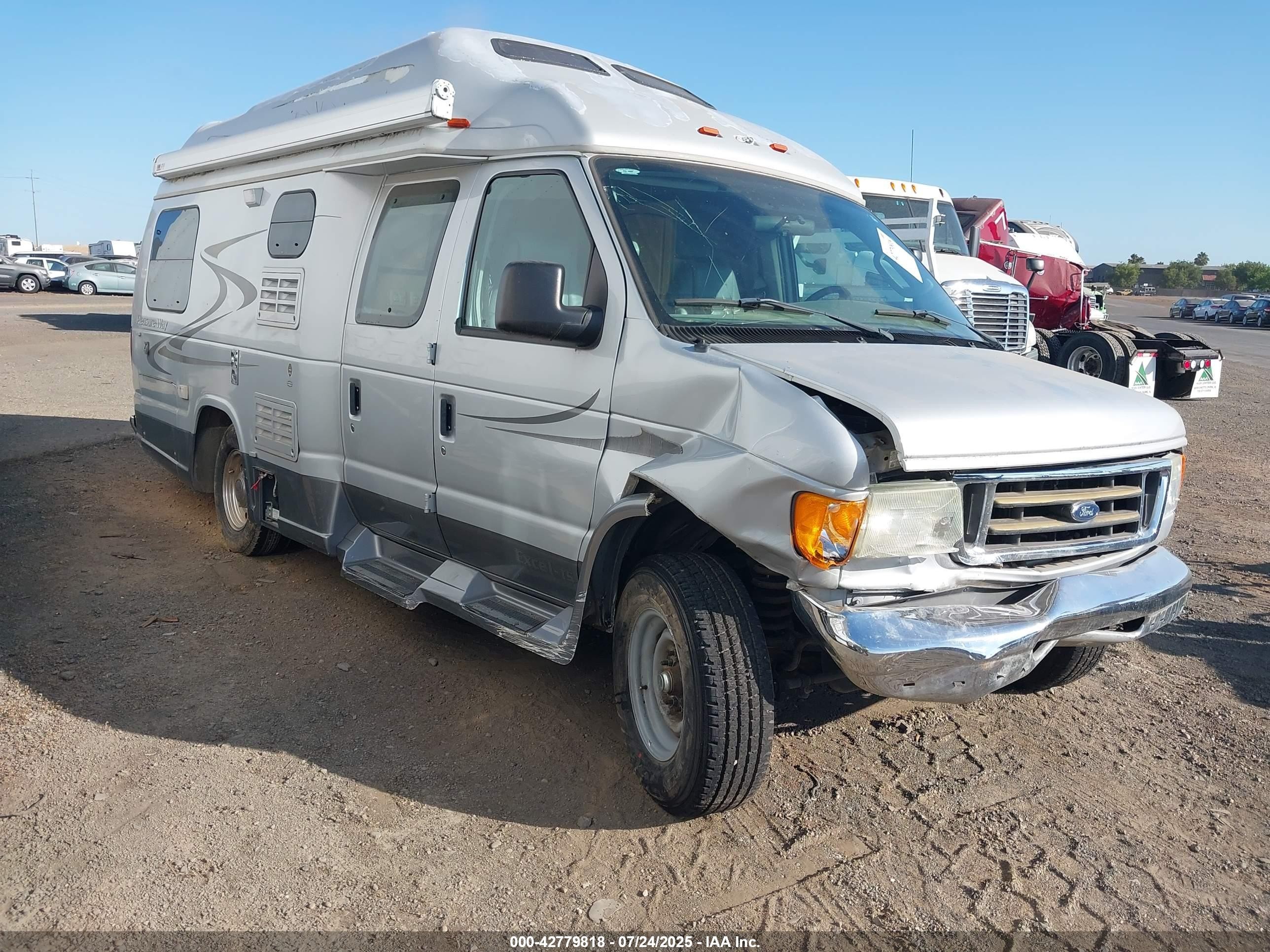 2006 Ford E-350, VIN 1FDSE34S66DA40491 — Перед