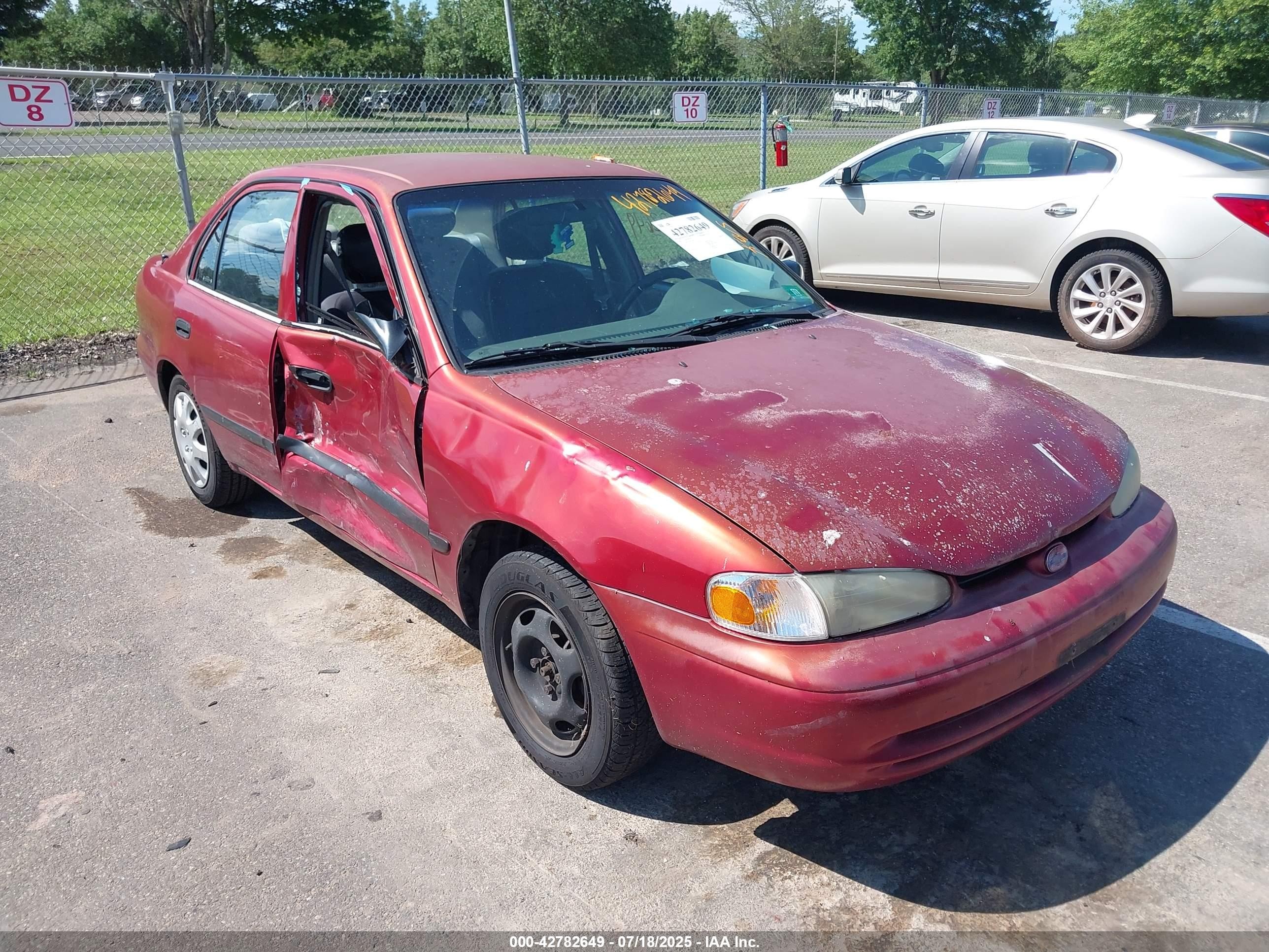 2002 Chevrolet Prizm, VIN 1Y1SK528X2Z415680 — Front end