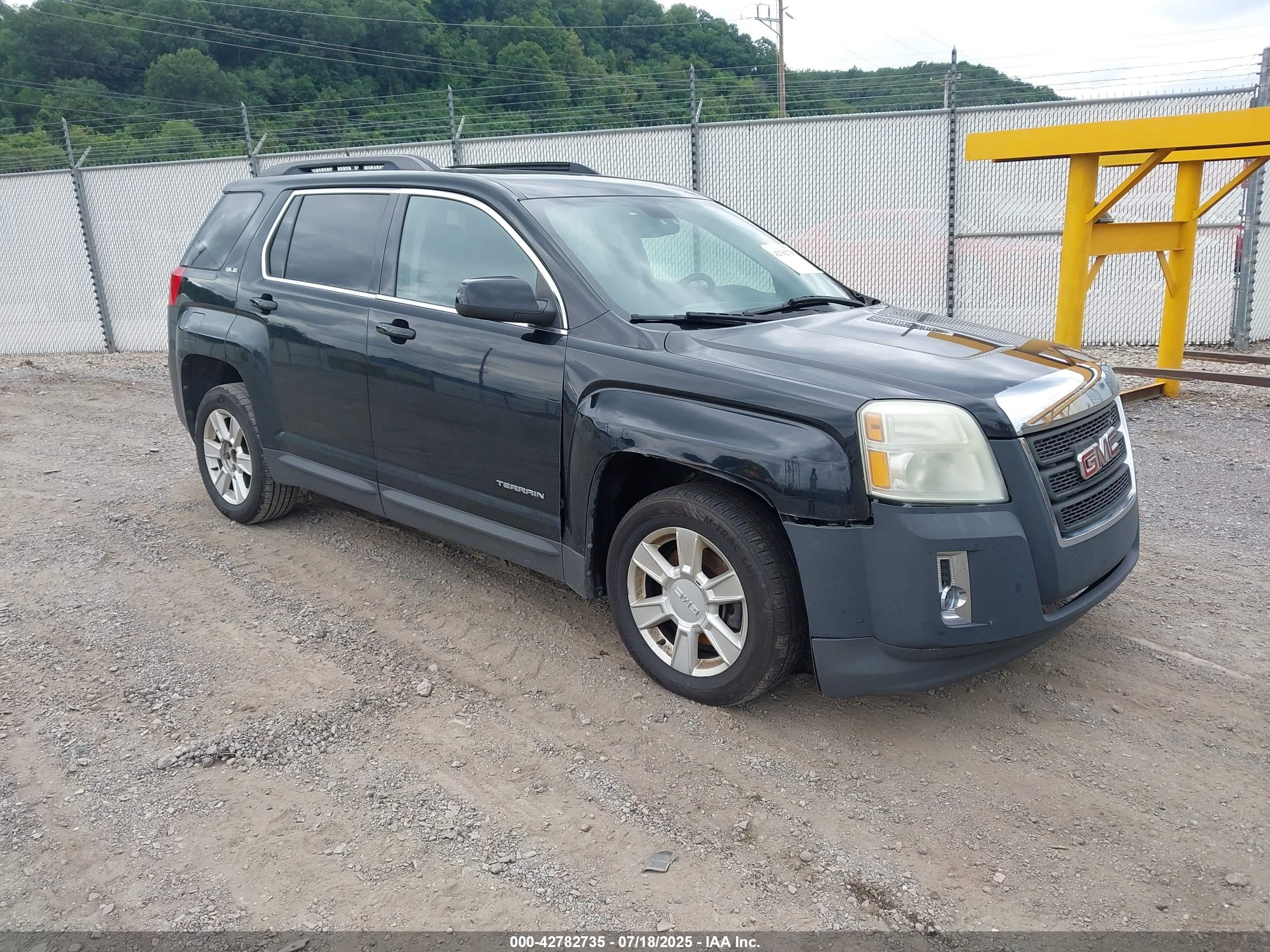 2011 GMC Terrain SLE-2, VIN 2CTFLTEC3B6388684 — Front end