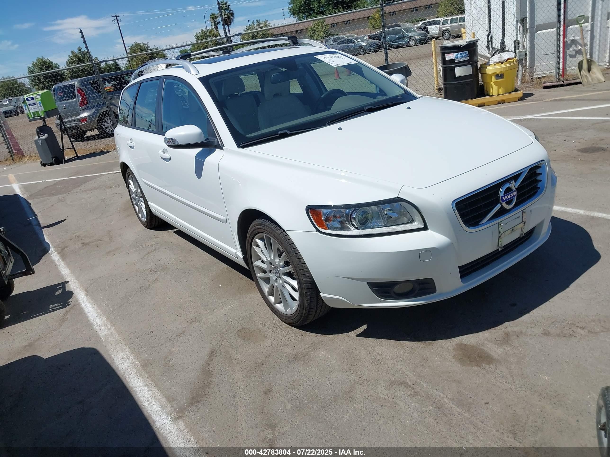 2011 Volvo V50, VIN YV1672MW8B2606003 — Rear end