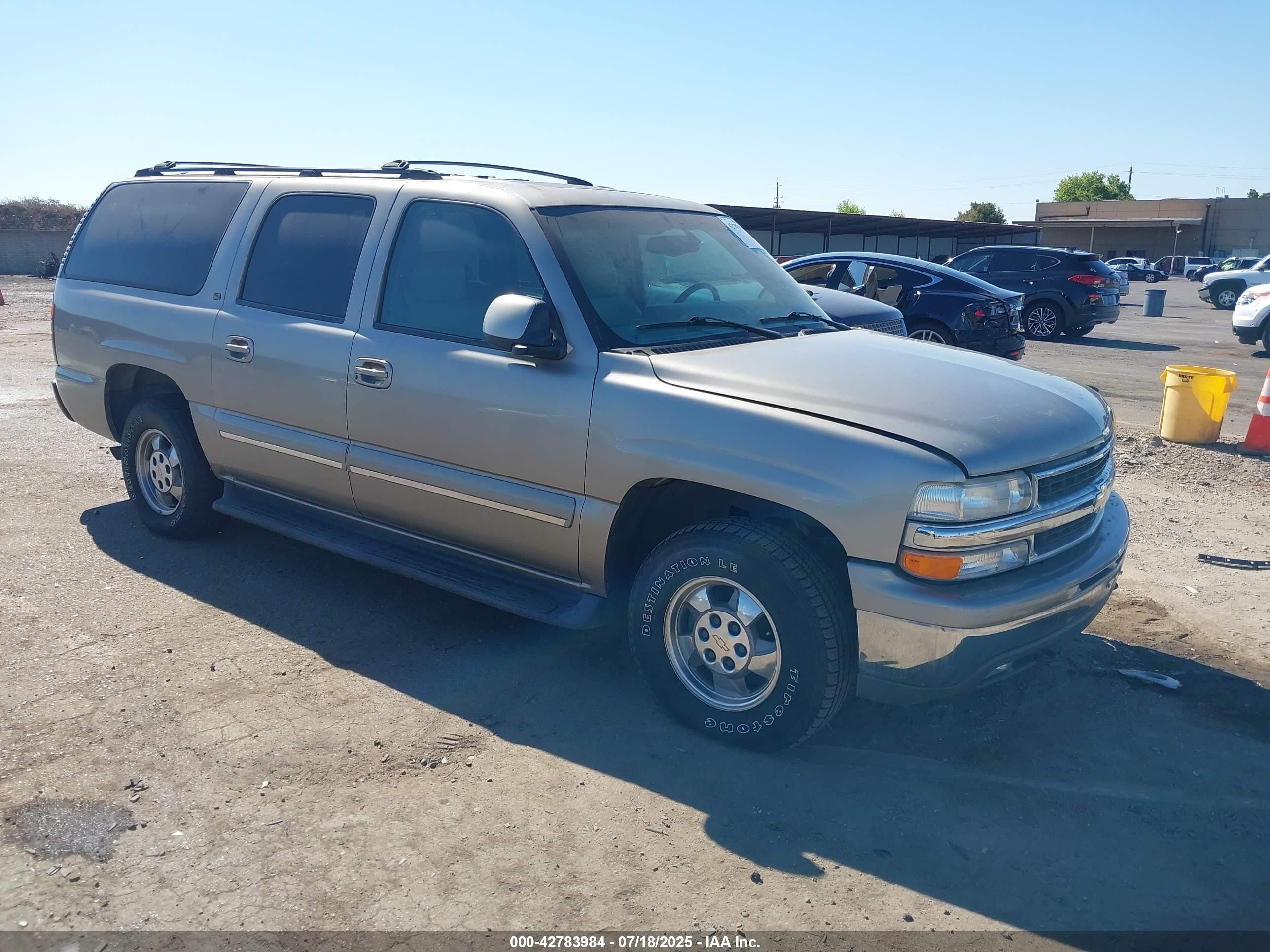 2001 Chevrolet Suburban LS, VIN 3GNFK16T41G140679 — Front end