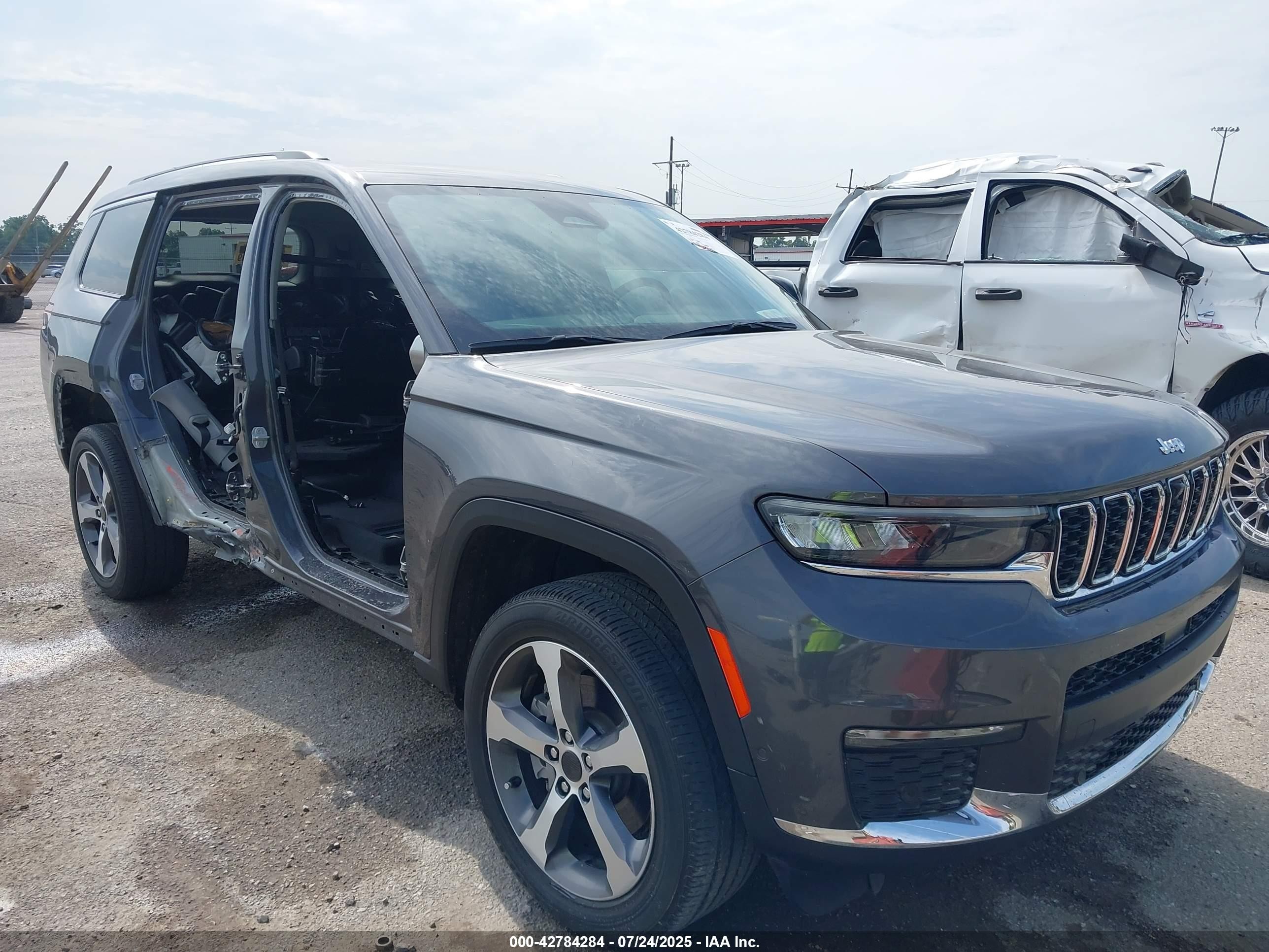 2023 Jeep Grand Cherokee Limited, VIN 1C4RJJBG2P8783287 — Side