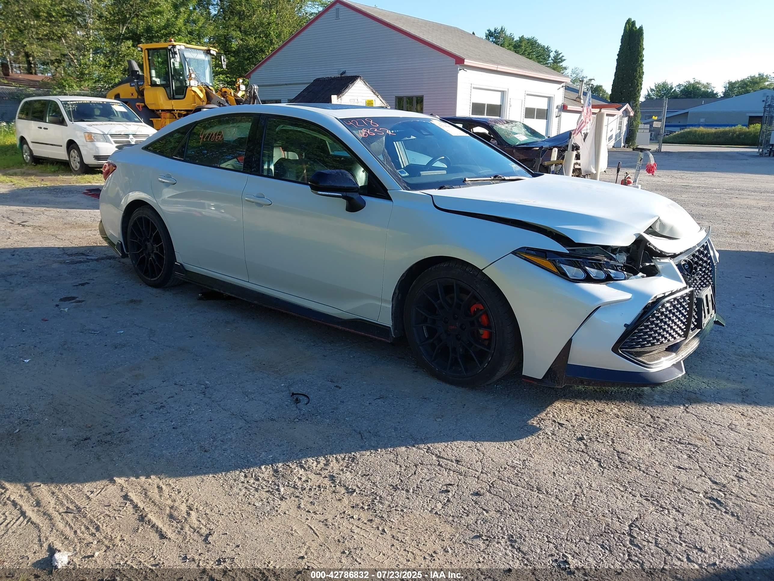 2020 Toyota Avalon XSE, VIN 4T1FZ1FB6LU051011 — Front end