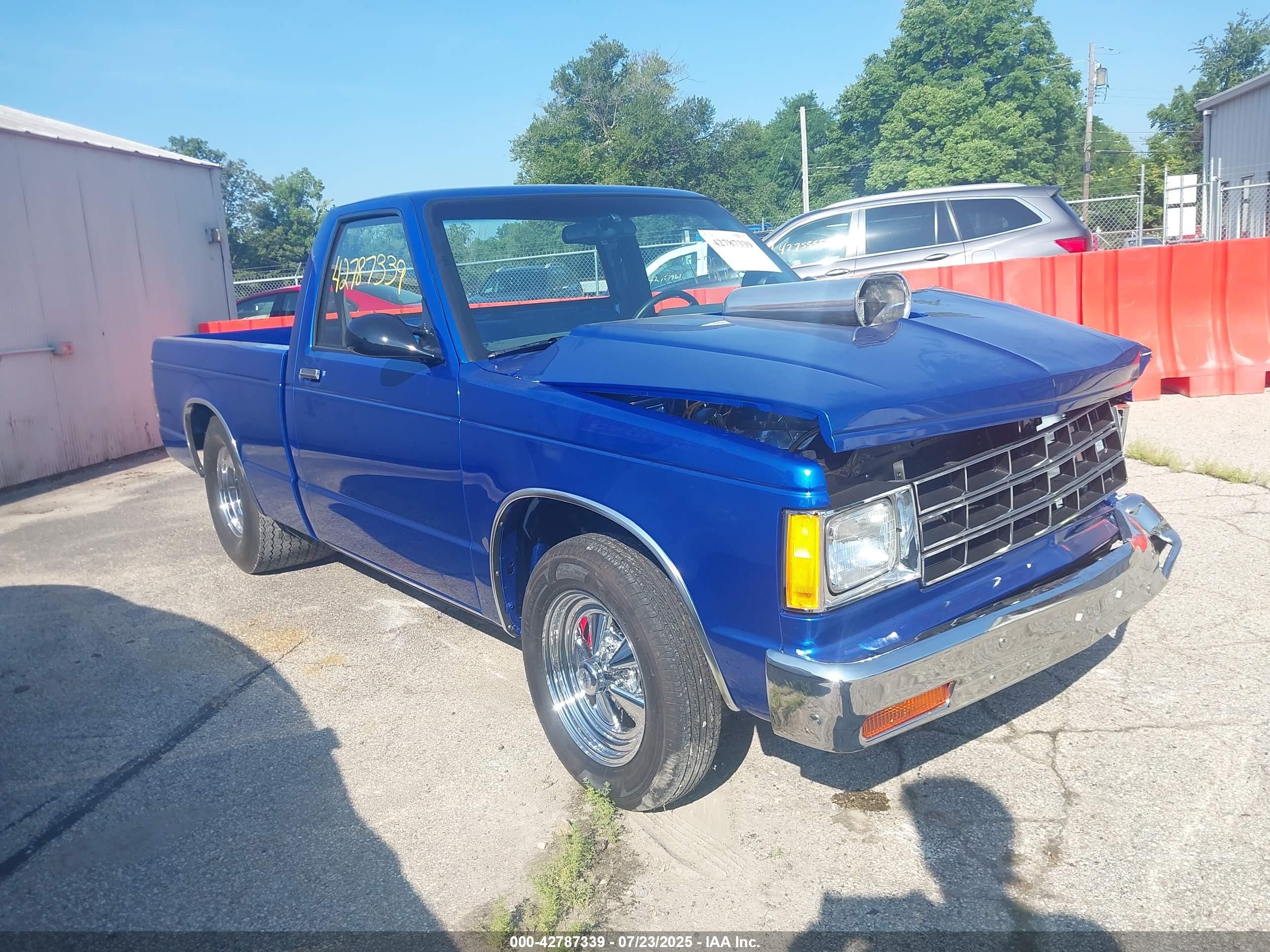 1990 Chevrolet S-10, VIN 1GCCS14E9L2149681 — Front end