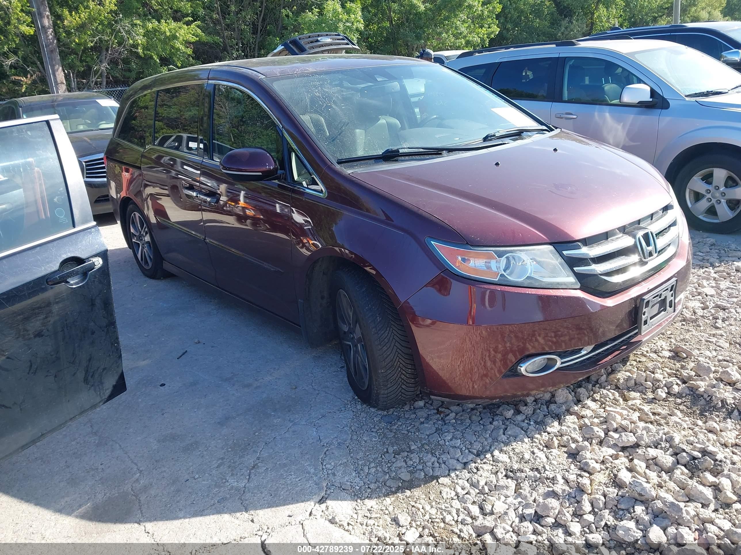 2015 Honda Odyssey Touring Elite, VIN 5FNRL5H90FB033394 — Normal wear