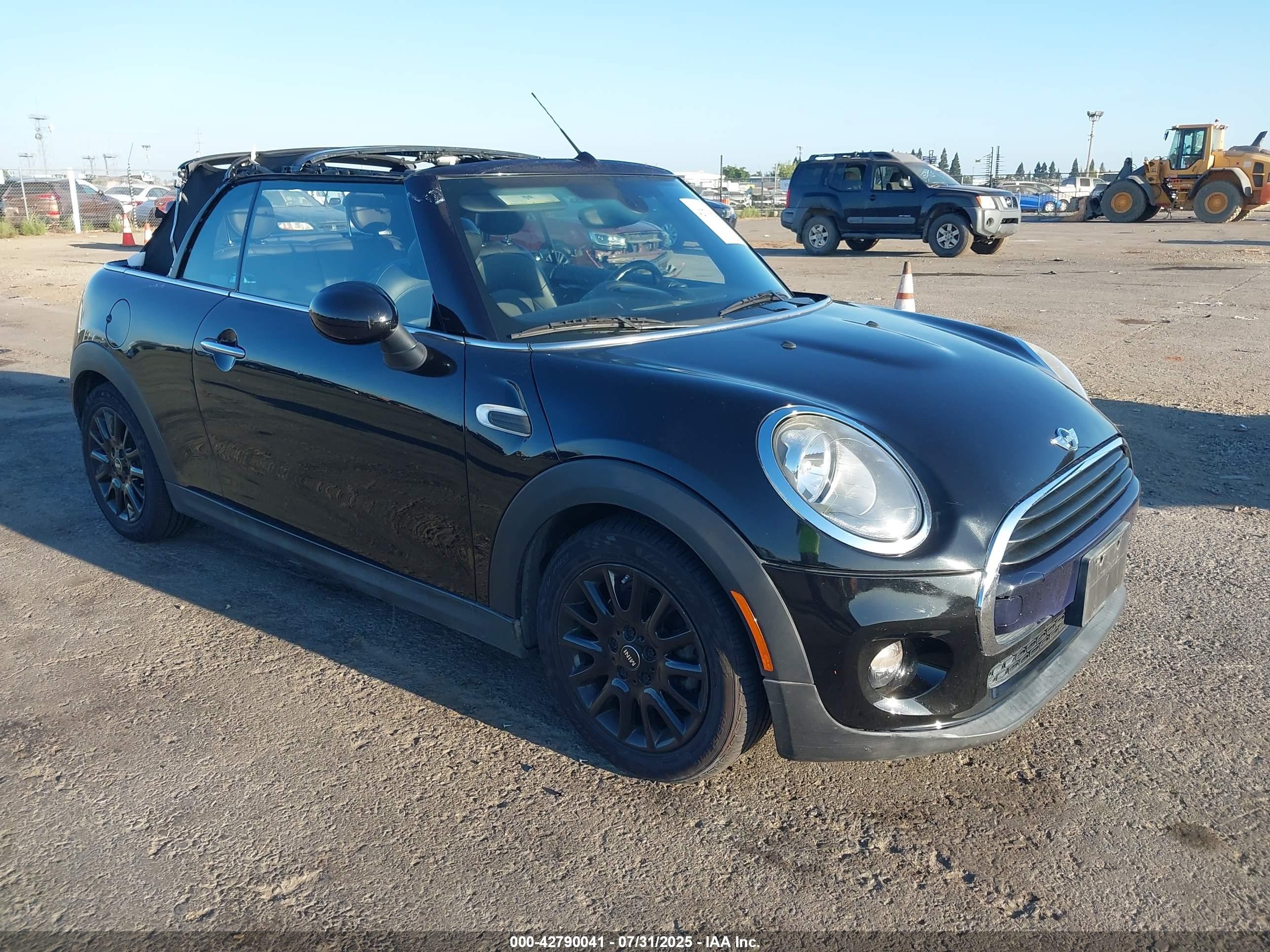 2016 MINI Convertible, VIN WMWWG5C55G3A83024 — Крыша