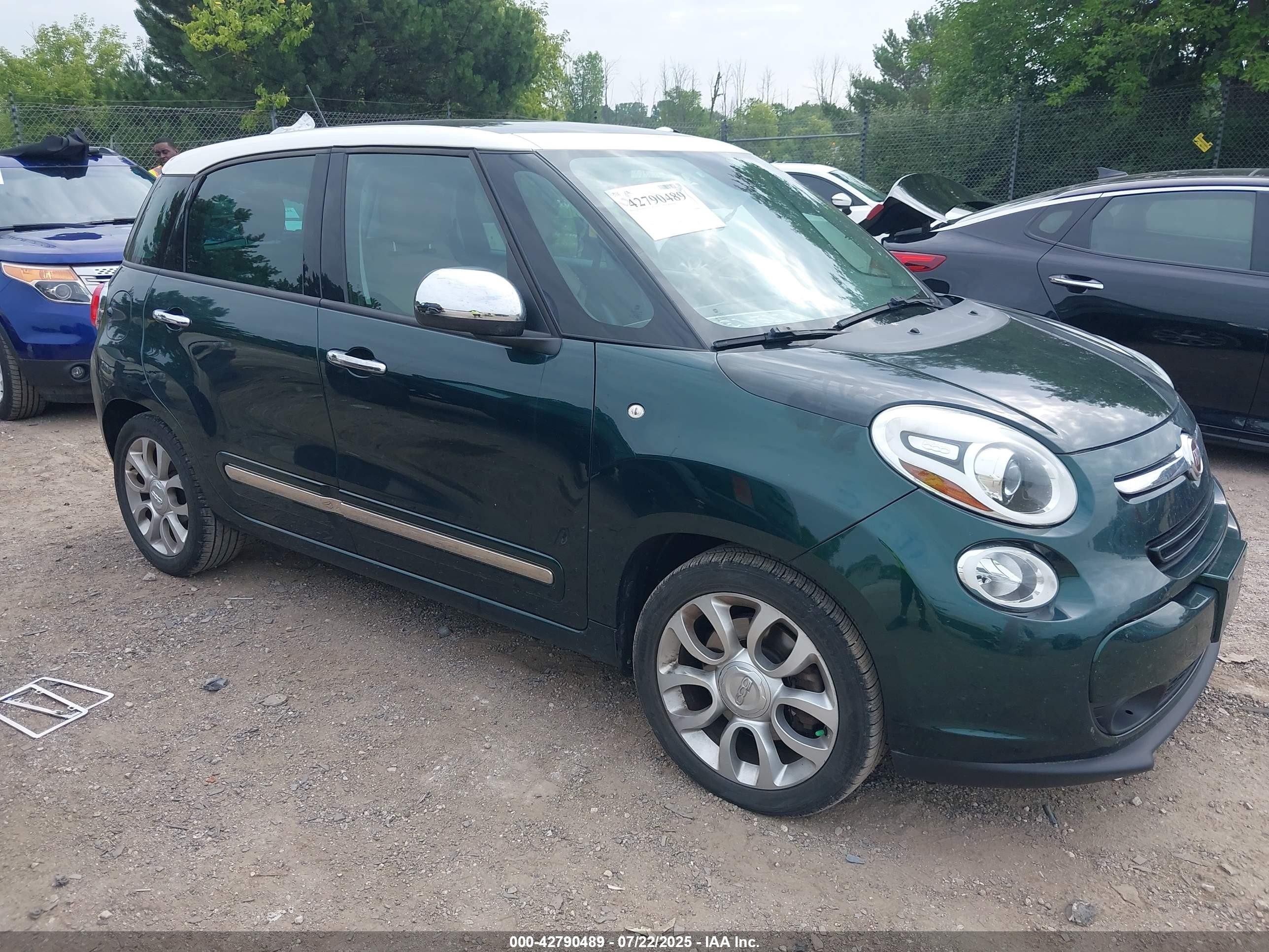 2014 FIAT 500L Lounge, VIN ZFBCFACH5EZ003565 — Side