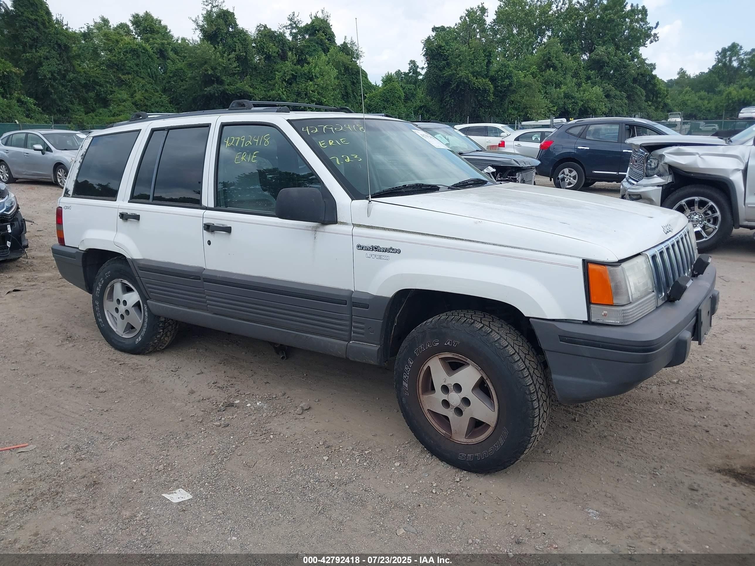 1995 Jeep Grand Cherokee Laredo, VIN 1J4GZ58YXSC506071 — Side