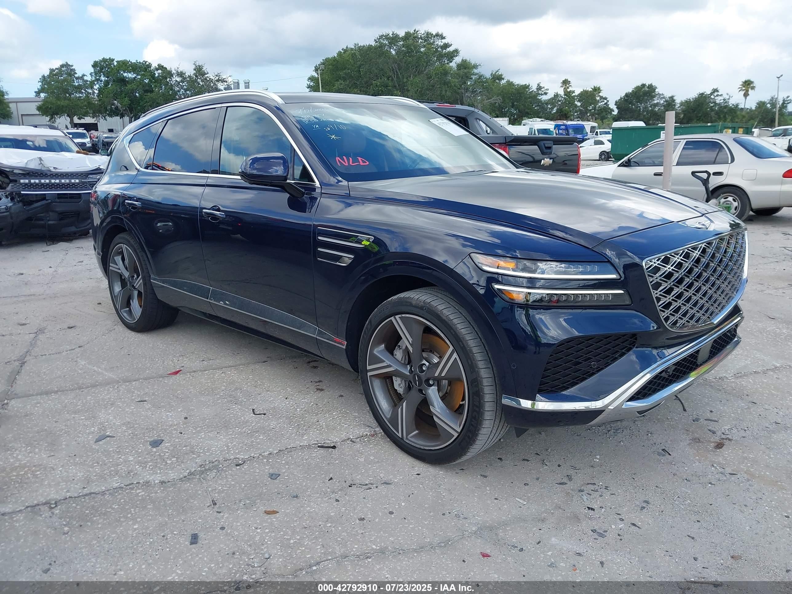 2025 Genesis GV80 Prestige, VIN KMUHEESC7SU213996 — Side