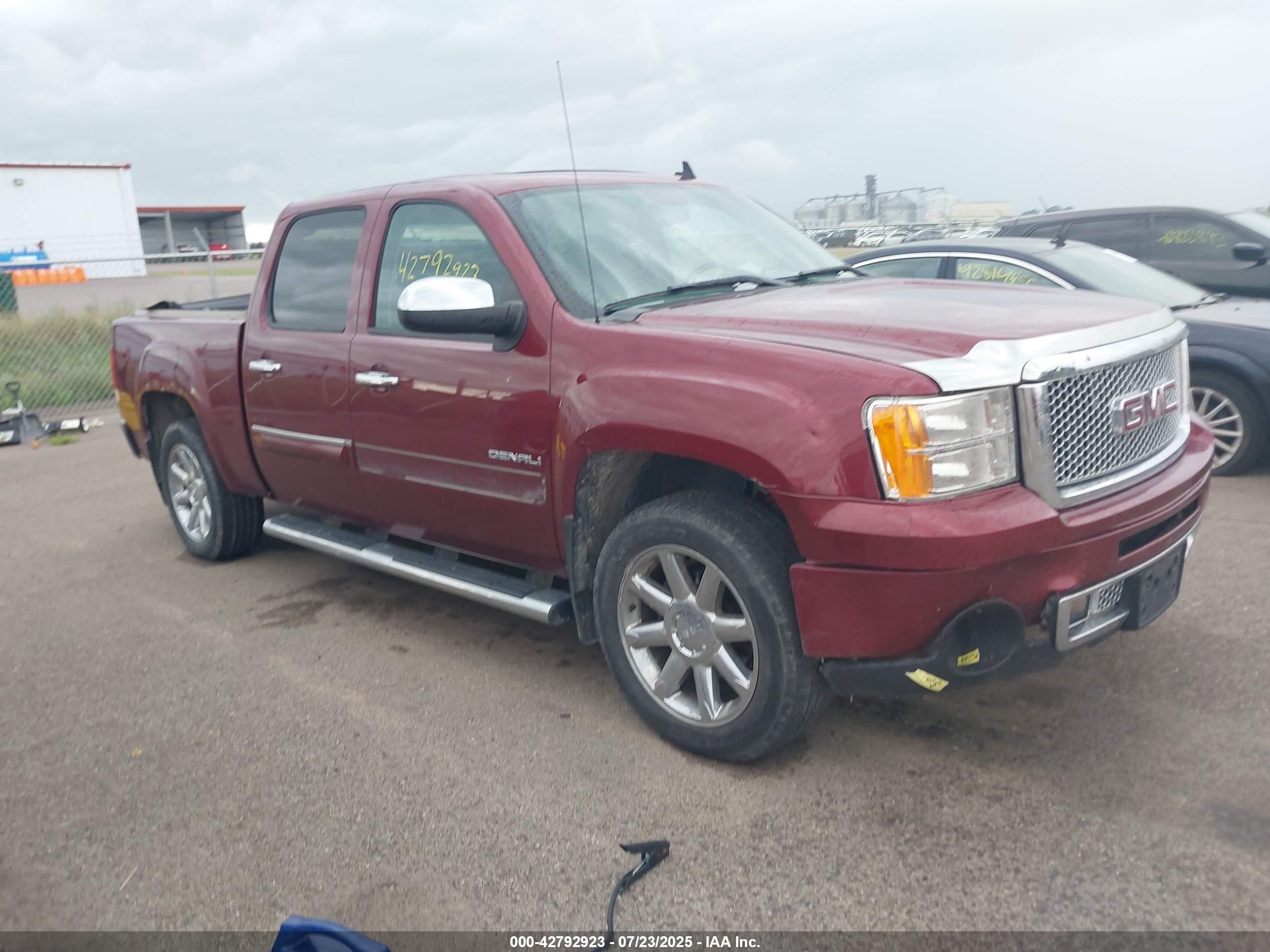 2013 GMC Sierra 1500 Denali, VIN 3GTP2XE27DG152452 — Front end