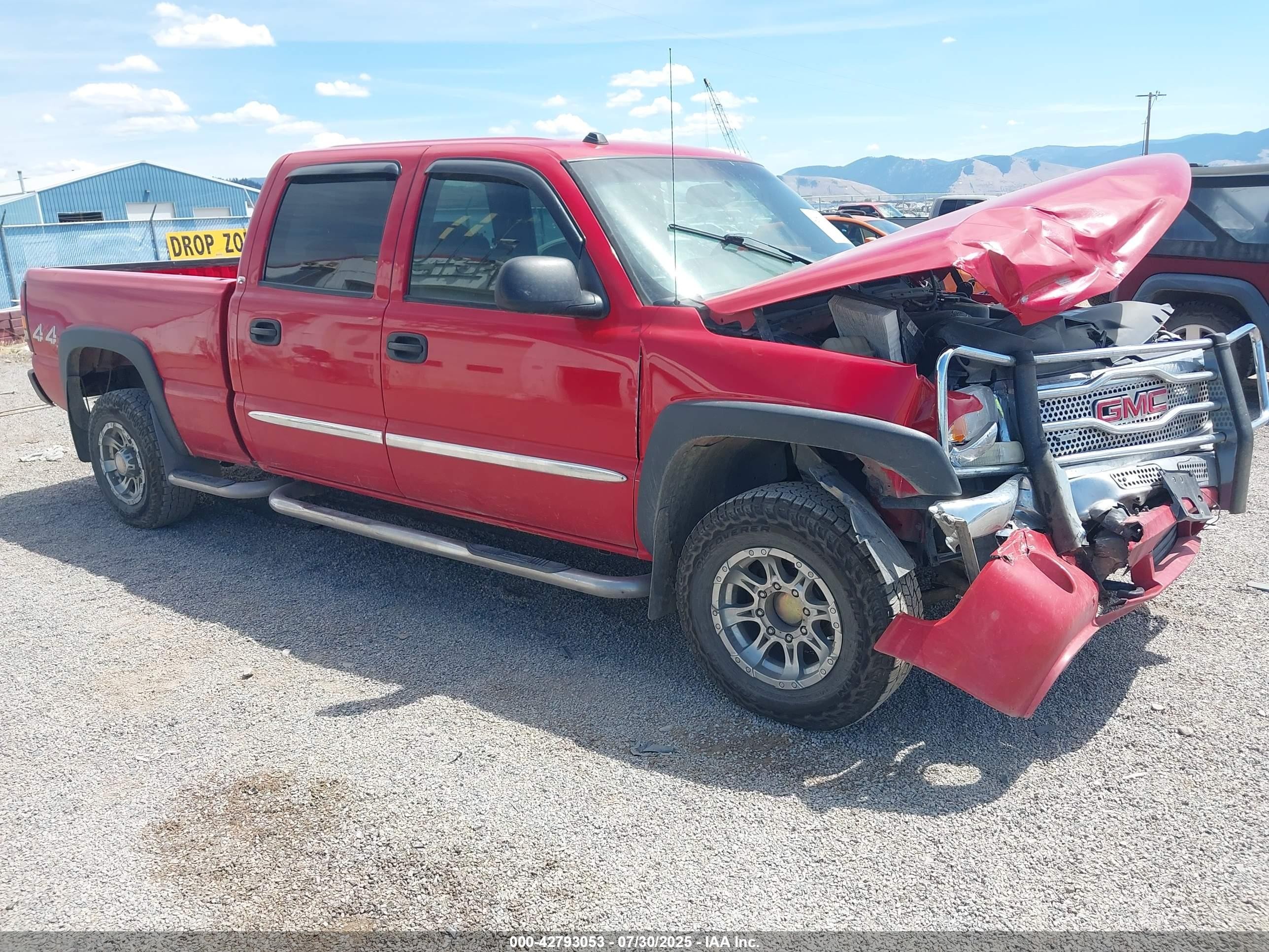 2005 GMC Sierra 1500HD SLE, VIN 1GTGK13U55F932969 — Front end