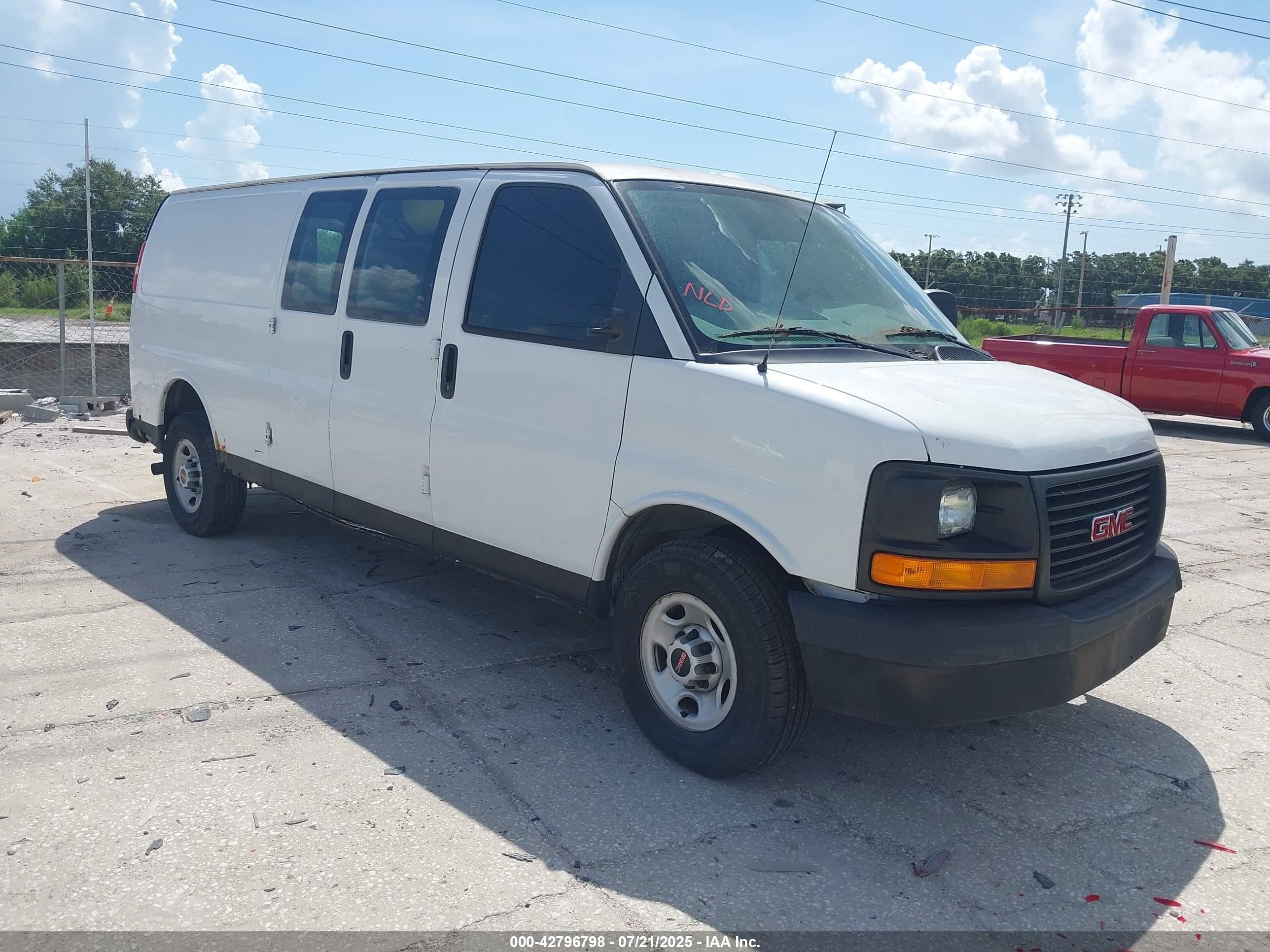2014 GMC Savana, VIN 1GTW7GCG9E1134157 — Rear end