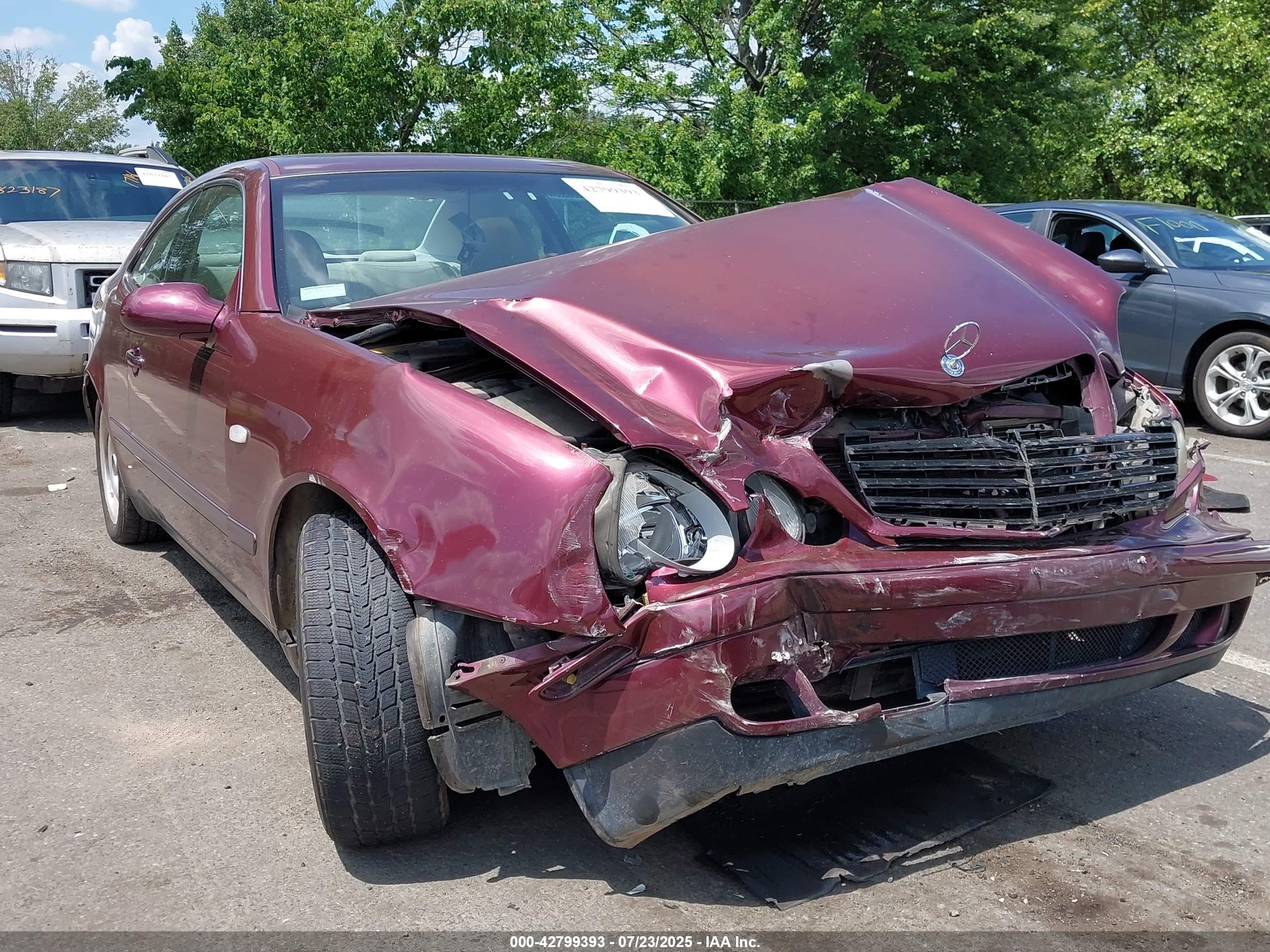 1998 Mercedes-Benz CLK 320/430, VIN WDBLJ65G6WF036833 — Front end