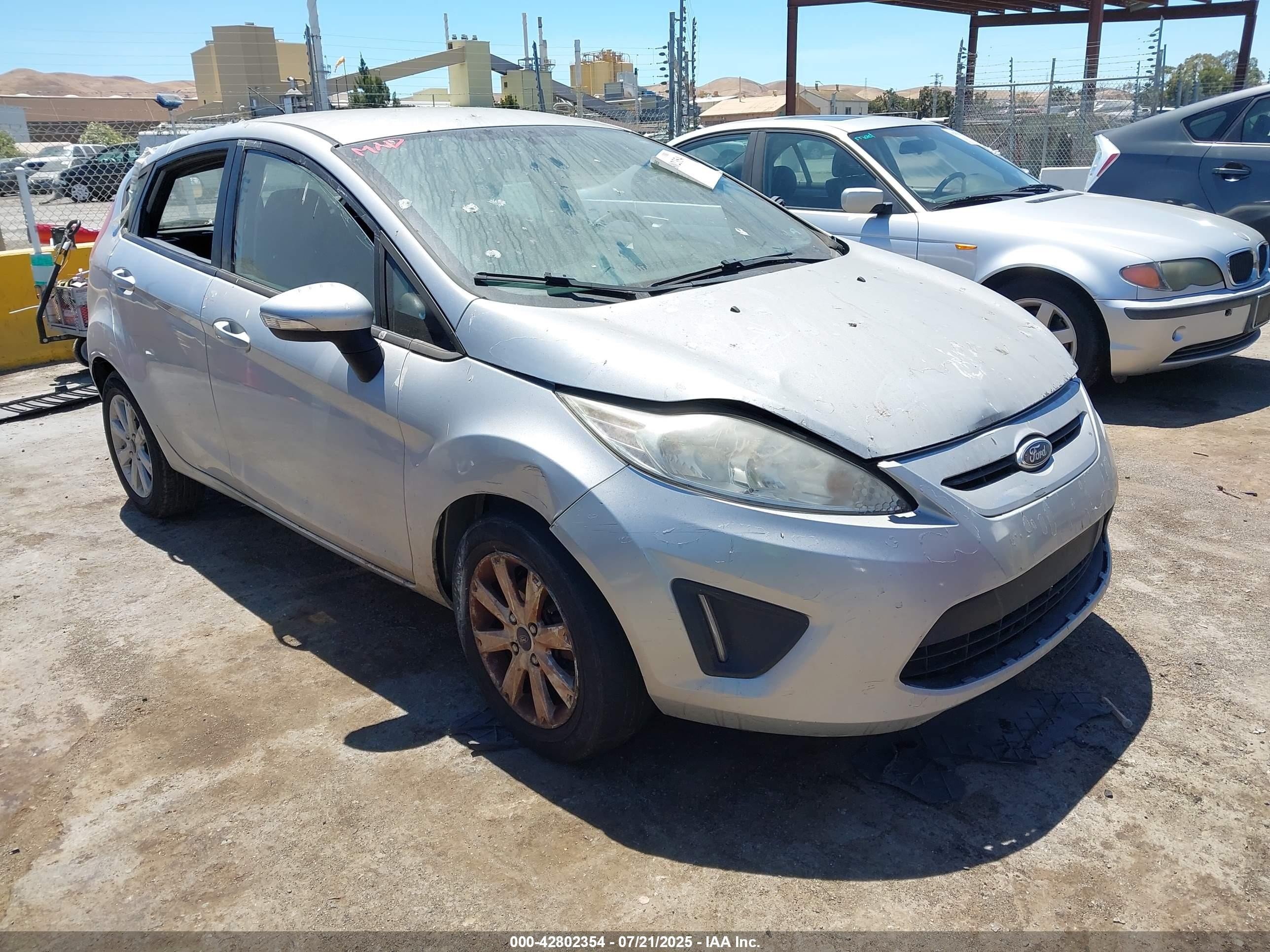 2013 Ford Fiesta SE, VIN 3FADP4EJ5DM153150 — Front end