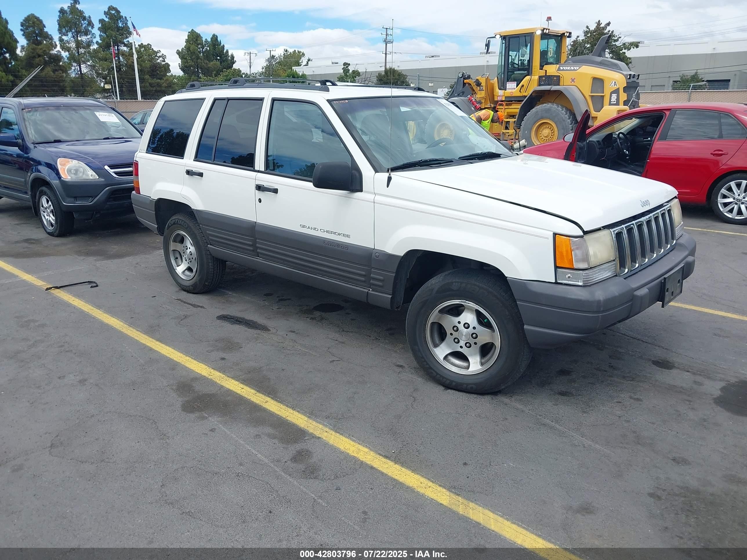 1996 Jeep Grand Cherokee Laredo, VIN 1J4FX58S5TC388512 — Normal wear