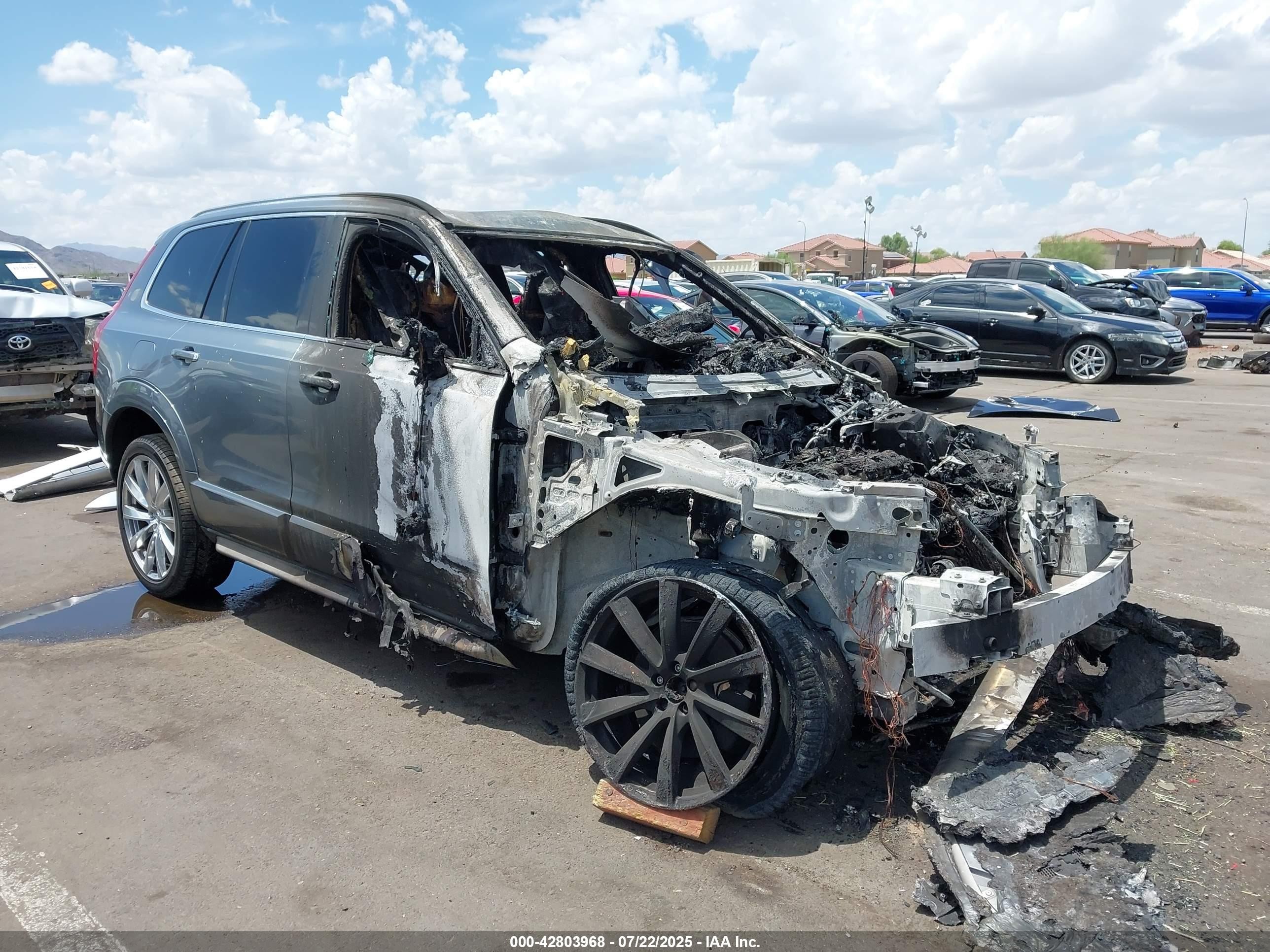 2016 Volvo XC90 T6 Inscription, VIN YV4A22PL2G1000772 — Interior fire