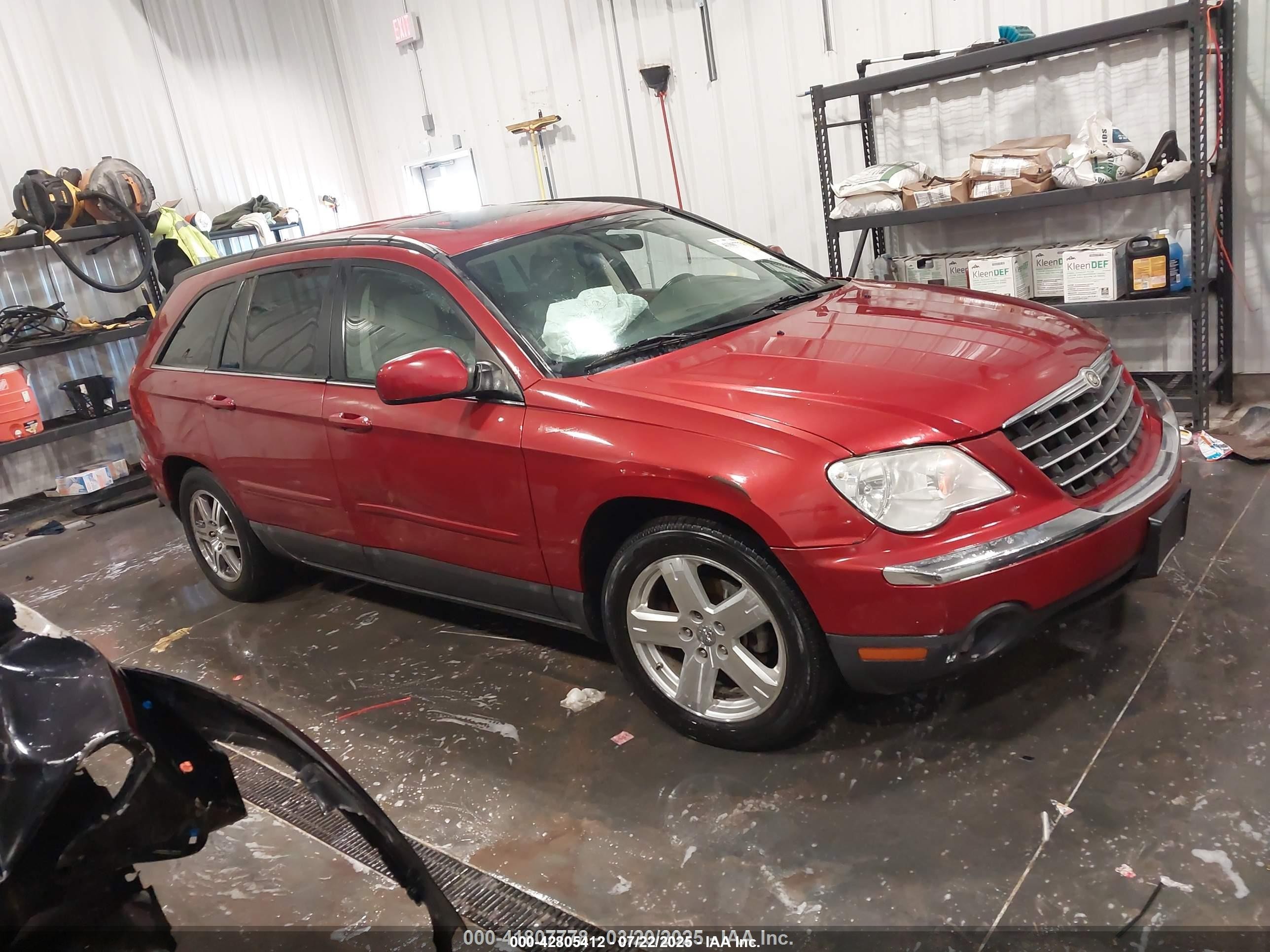 2007 Chrysler Pacifica Touring, VIN 2A8GM68X37R142925 — Side
