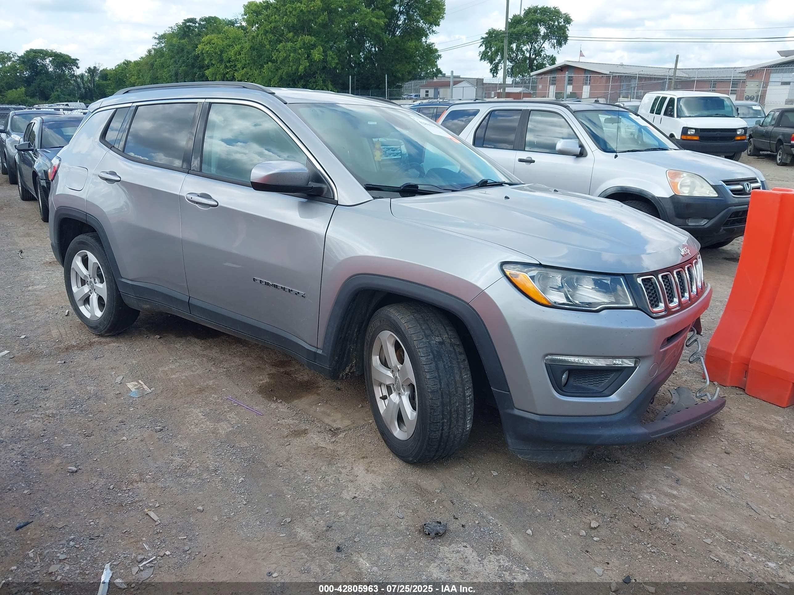 2019 Jeep Compass Altitude, VIN 3C4NJCBBXKT856284 — Бок