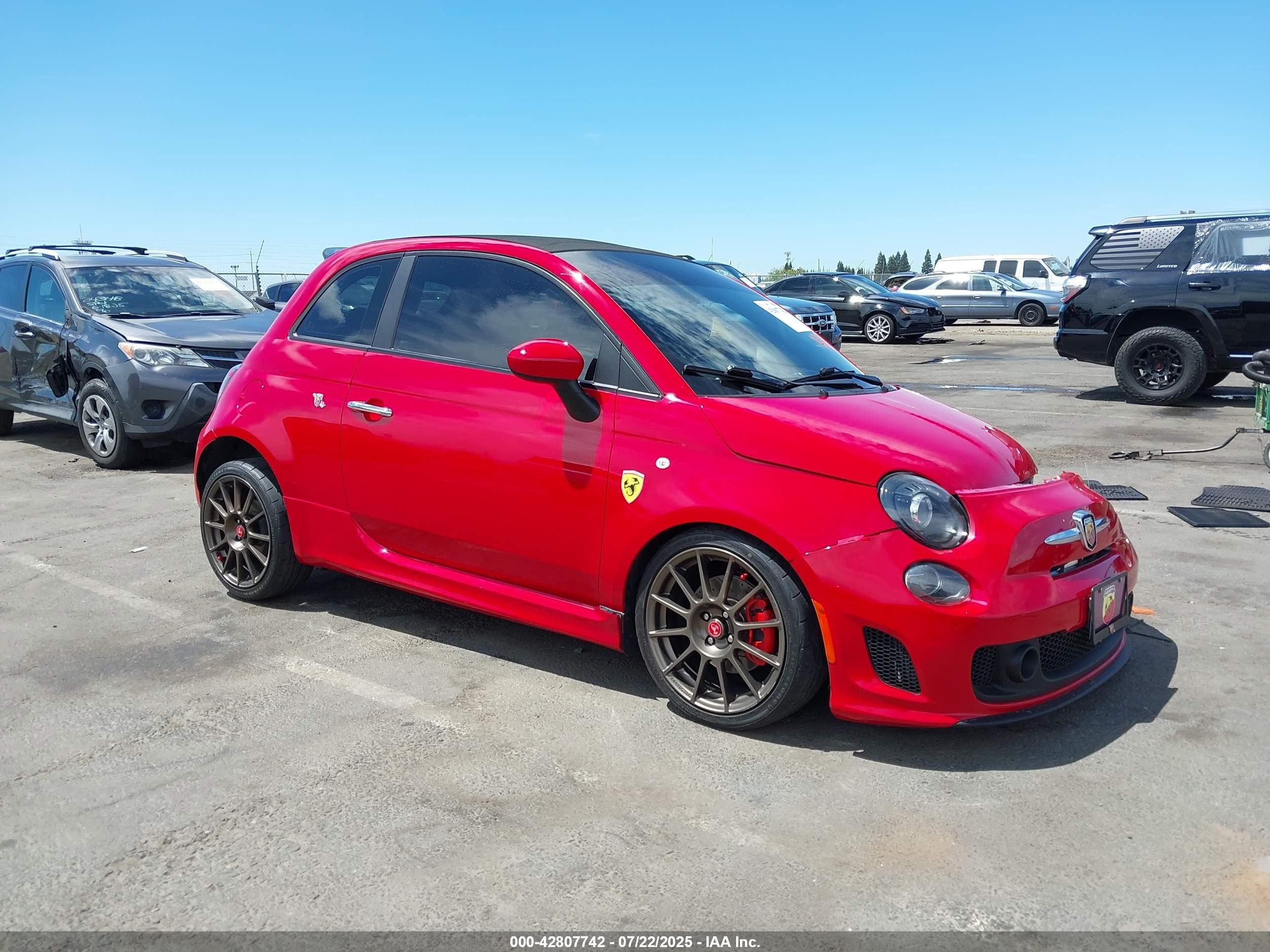 2017 FIAT 500 Abarth, VIN 3C3CFFJH7HT648067 — Front end