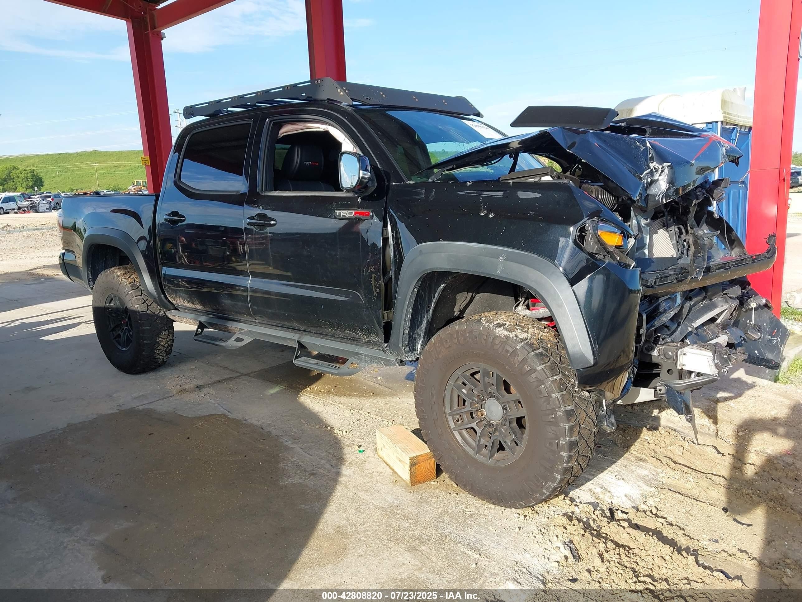 2021 Toyota Tacoma SR, VIN 5TFCZ5AN6MX250849 — Front end
