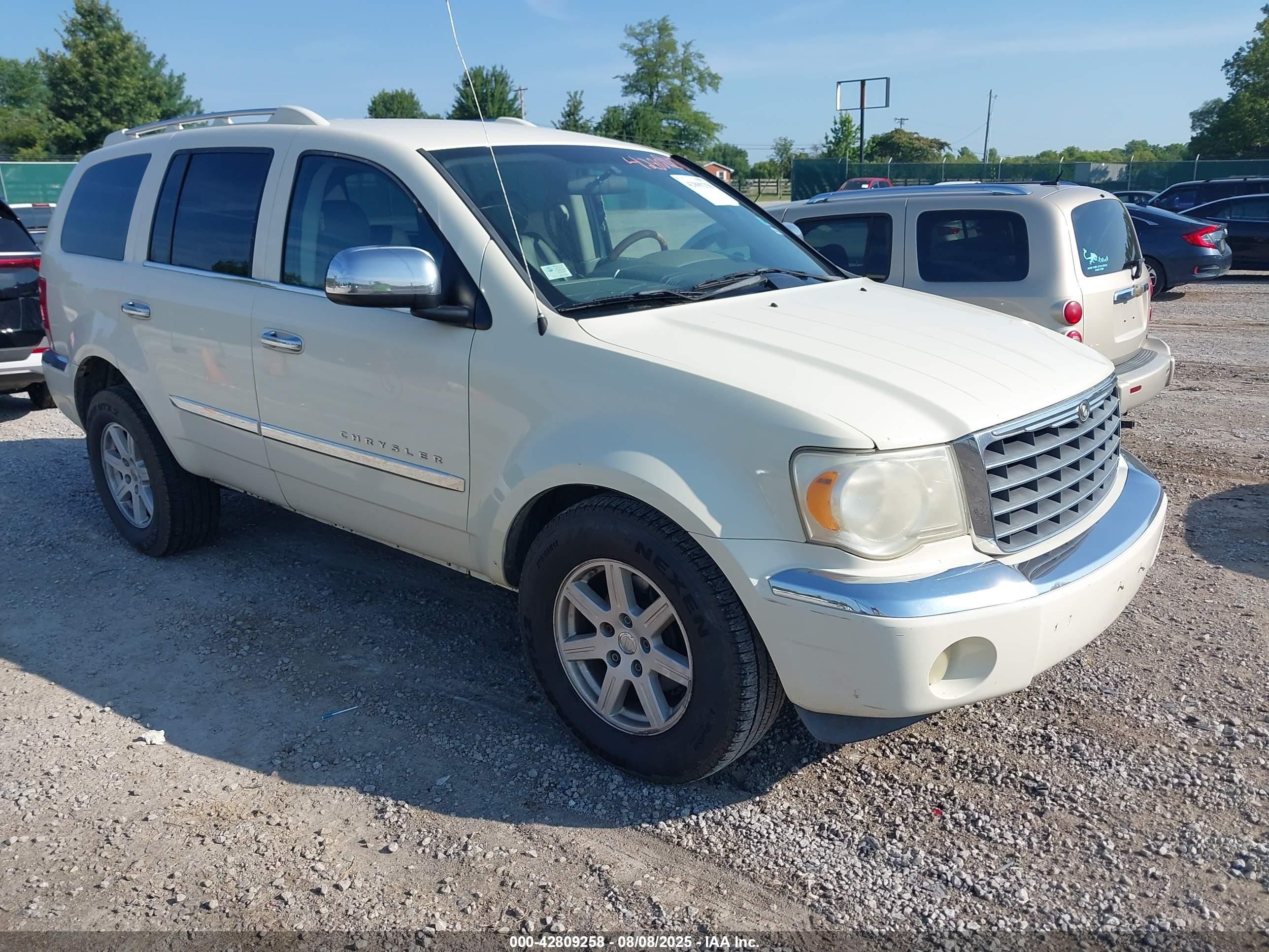 2007 Chrysler Aspen Limited, VIN 1A8HX58297F525432 — Normal wear