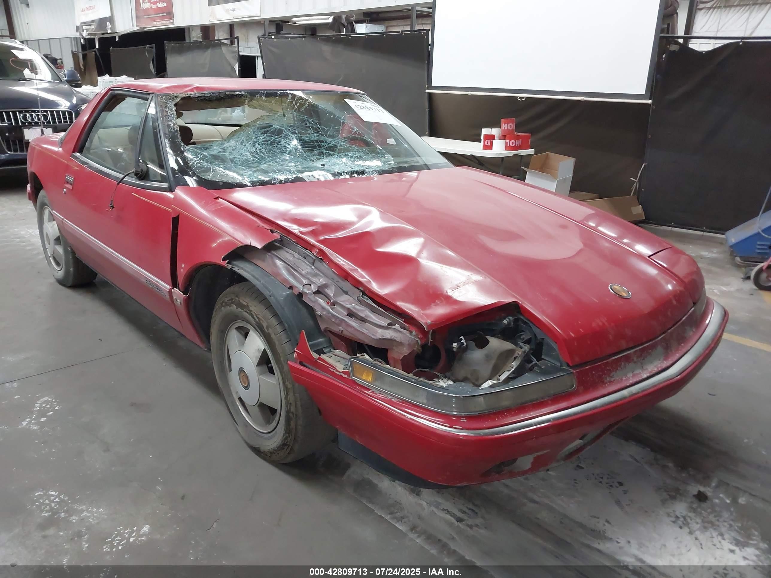 1989 Buick Reatta, VIN 1G4EC11C2KB901174 — Front end