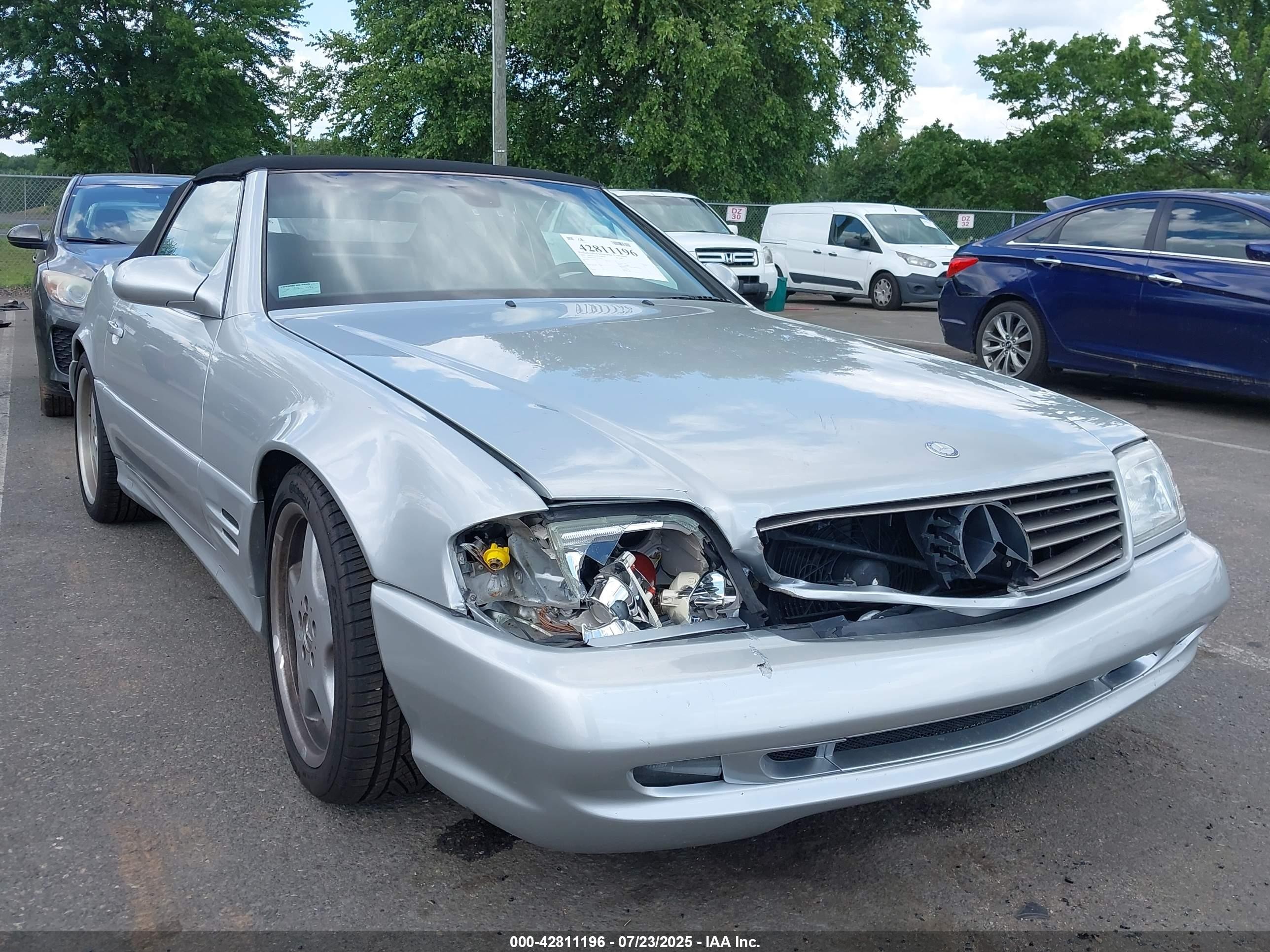 2002 Mercedes-Benz SL 500, VIN WDBFA68F12F202217 — Front end