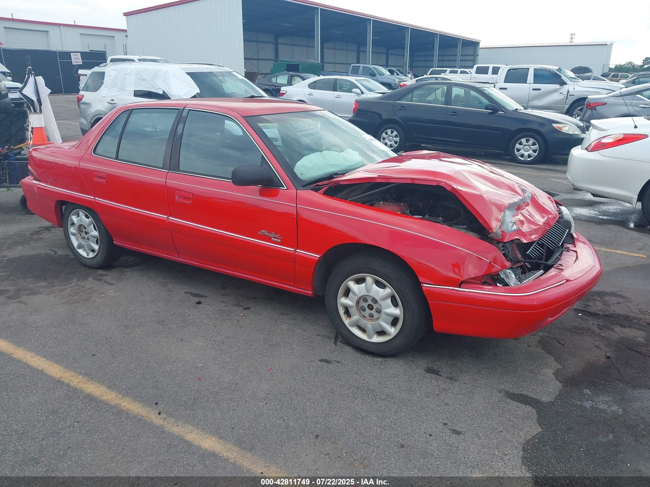 1997 Buick Skylark, VIN 1G4NJ52M8VC458970 — Front end