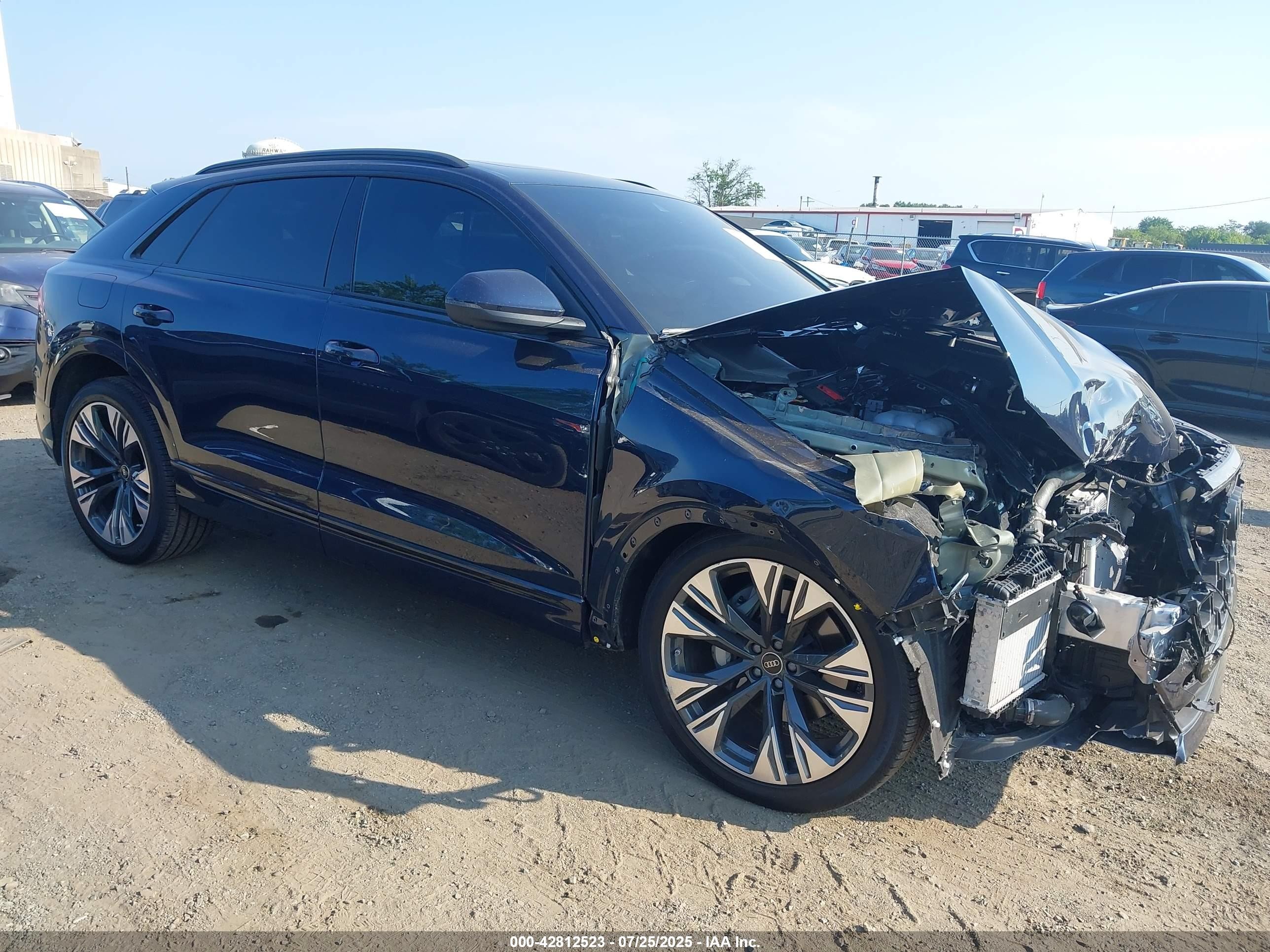 2024 Audi Q8 Premium Plus, VIN WA1EVBF19RD019455 — Перед