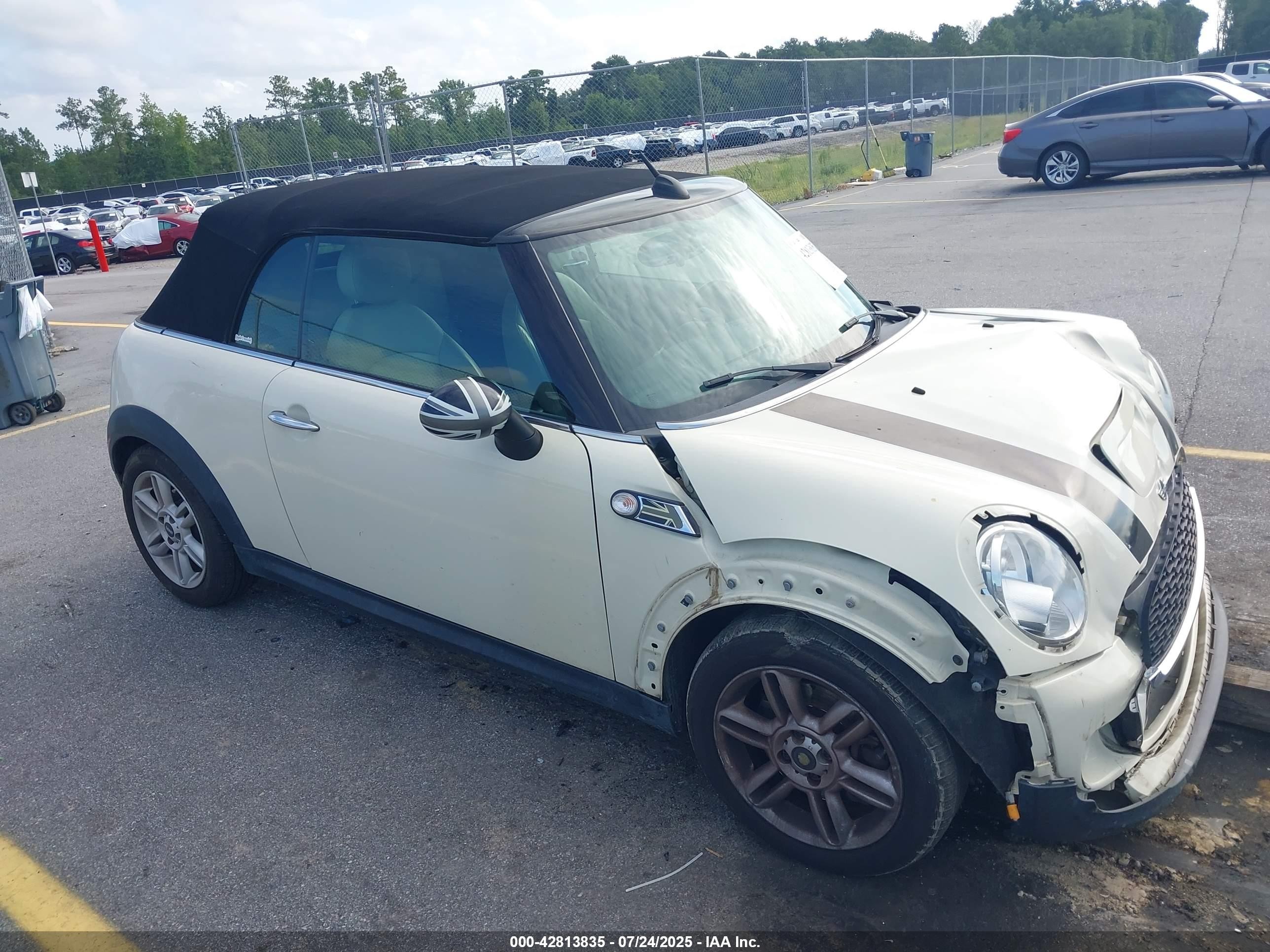 2014 MINI Convertible S, VIN WMWZP3C52ET706689 — Перед