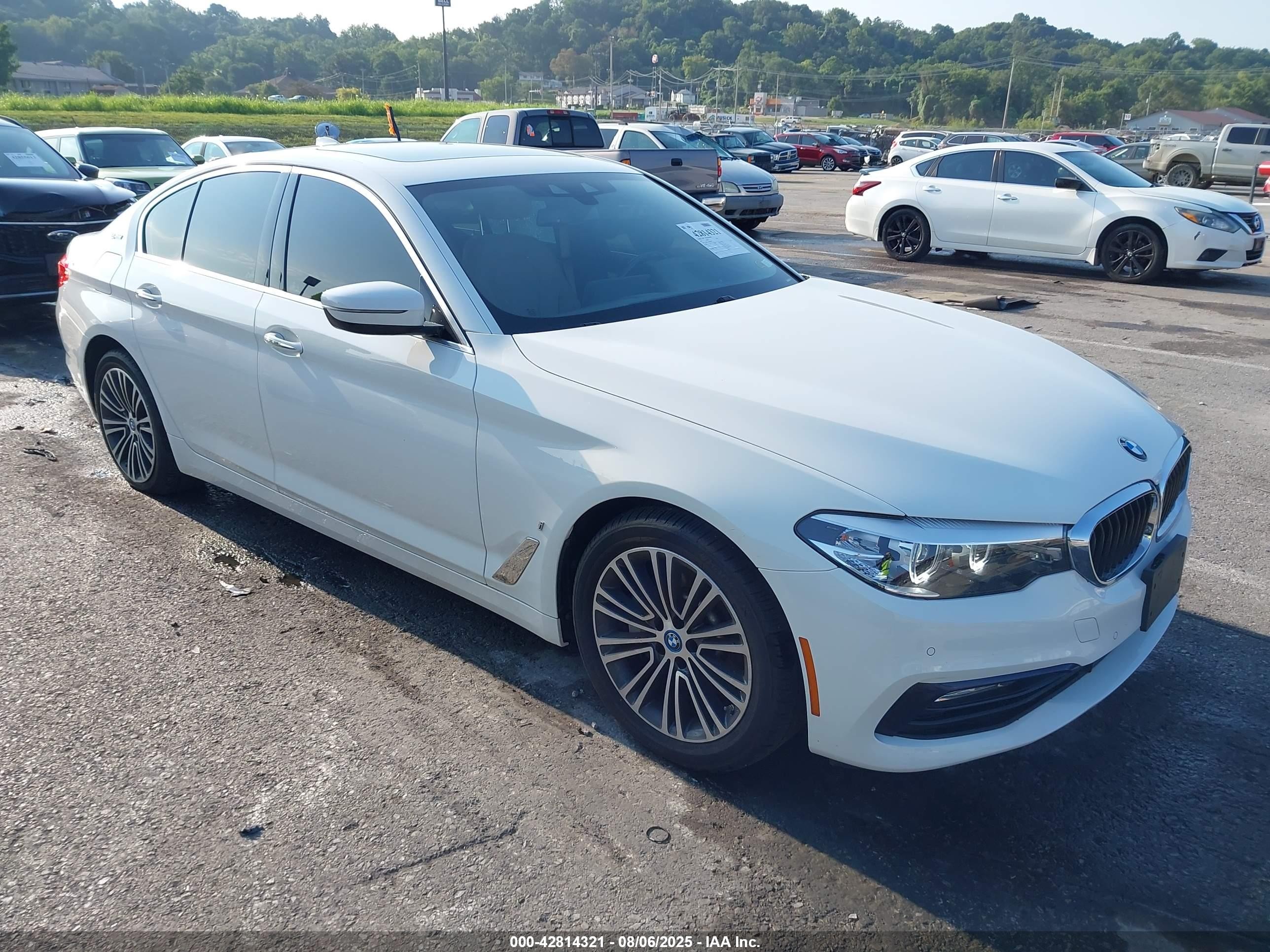 2018 BMW 5 Series 530e xDrive, VIN WBAJB1C59JB085080 — Side