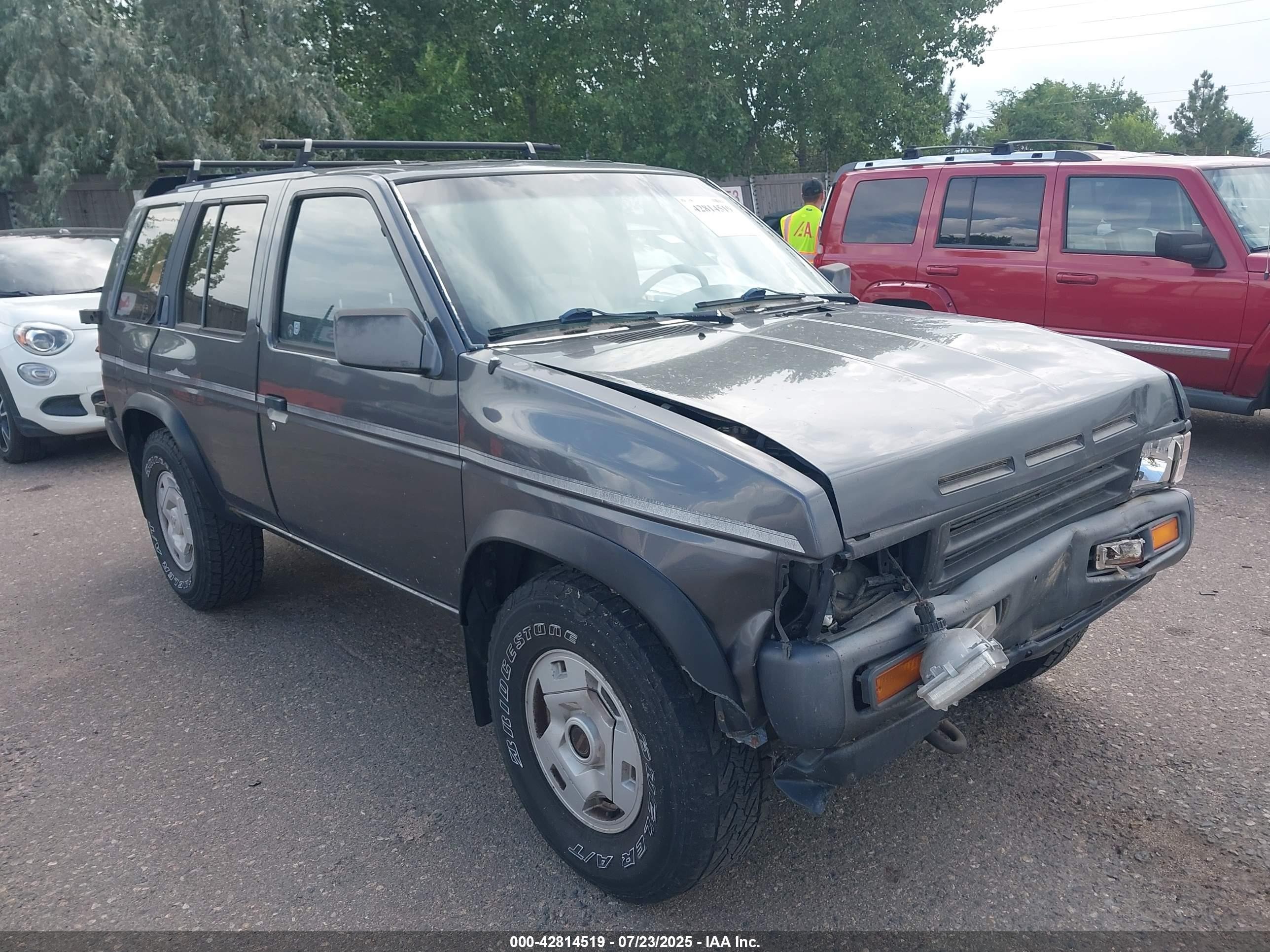 1995 Nissan Pathfinder LE, VIN JN8HD17Y1SW084682 — Перед