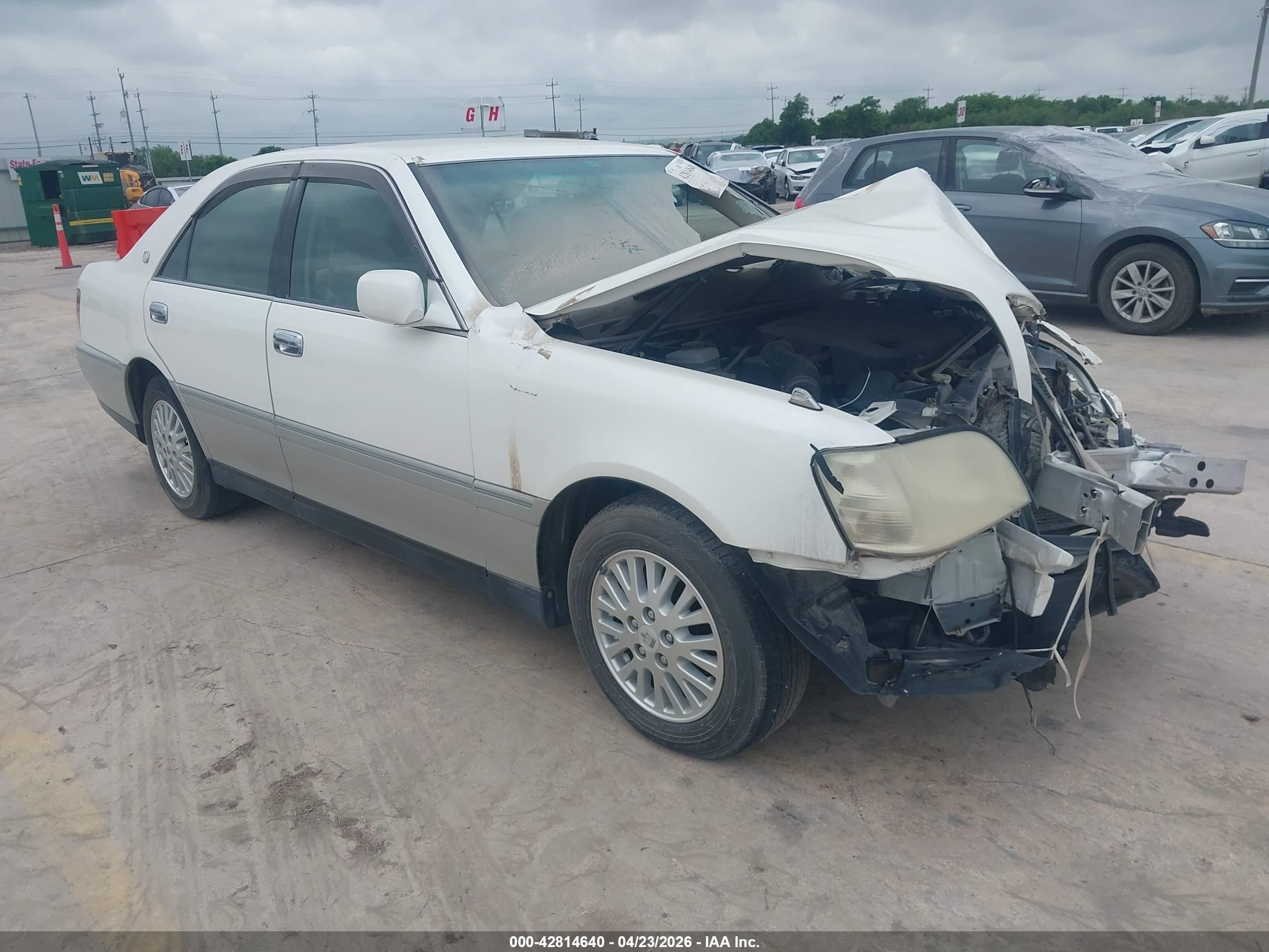 1999 Toyota Crown, VIN JZS1750016815 — Front end