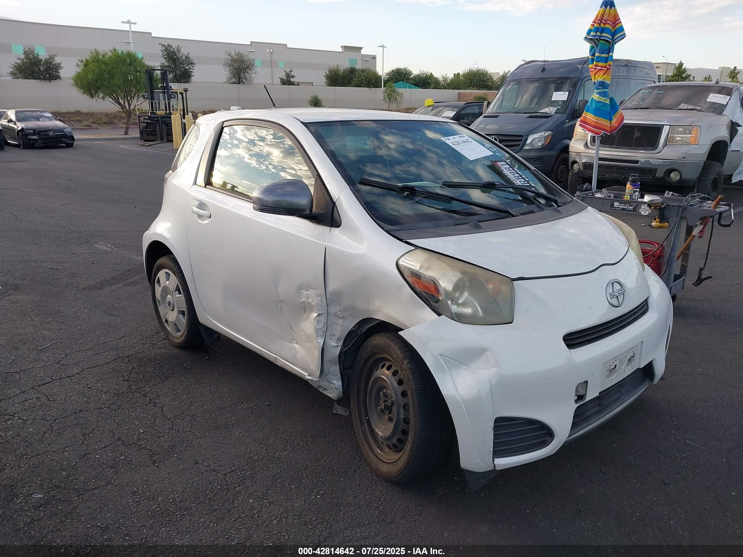 2014 Scion iQ, VIN JTNJJXB04EJ028971 — Front end