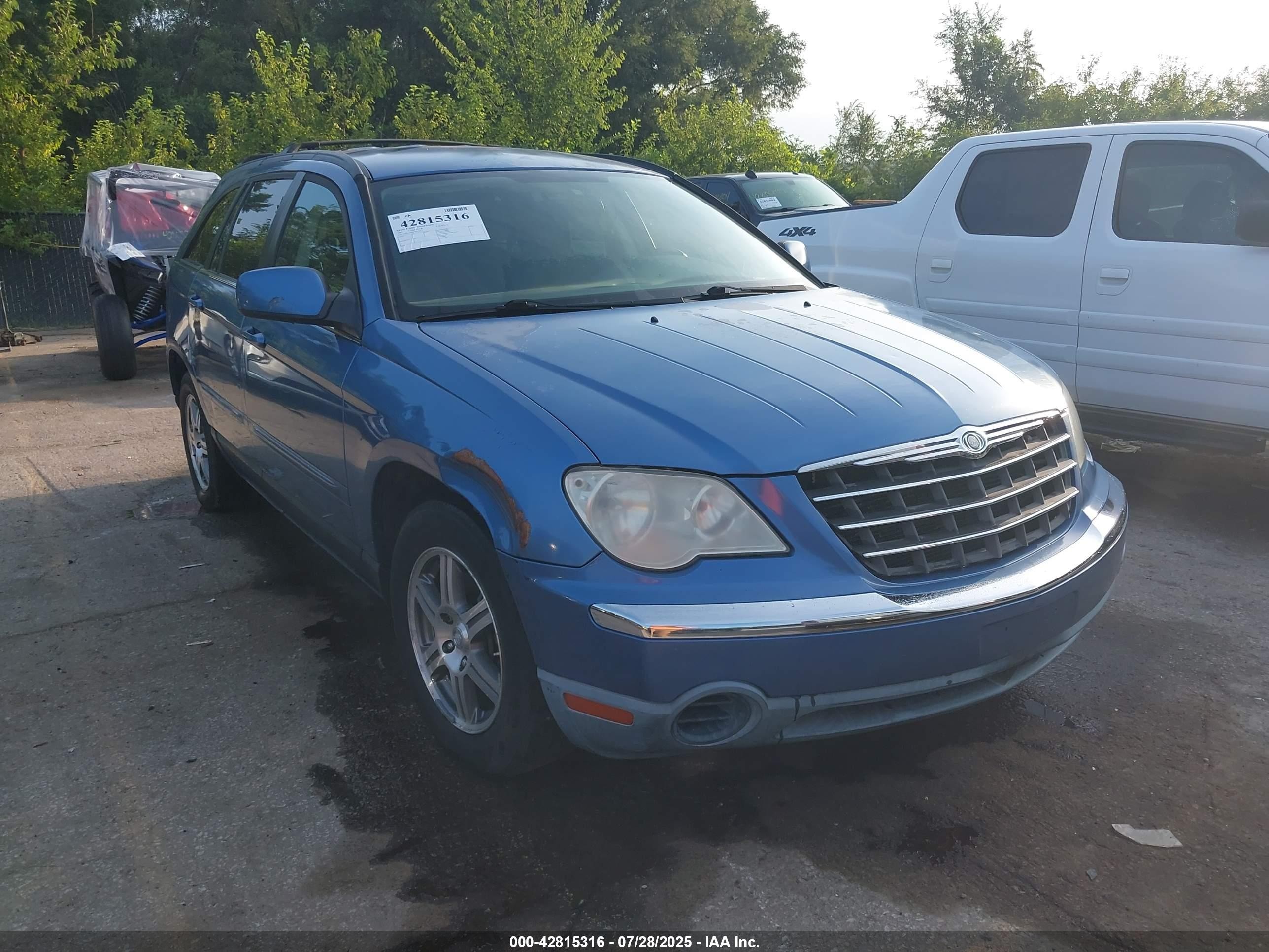 2007 Chrysler Pacifica Touring, VIN 2A8GM68X47R255833 — Front end
