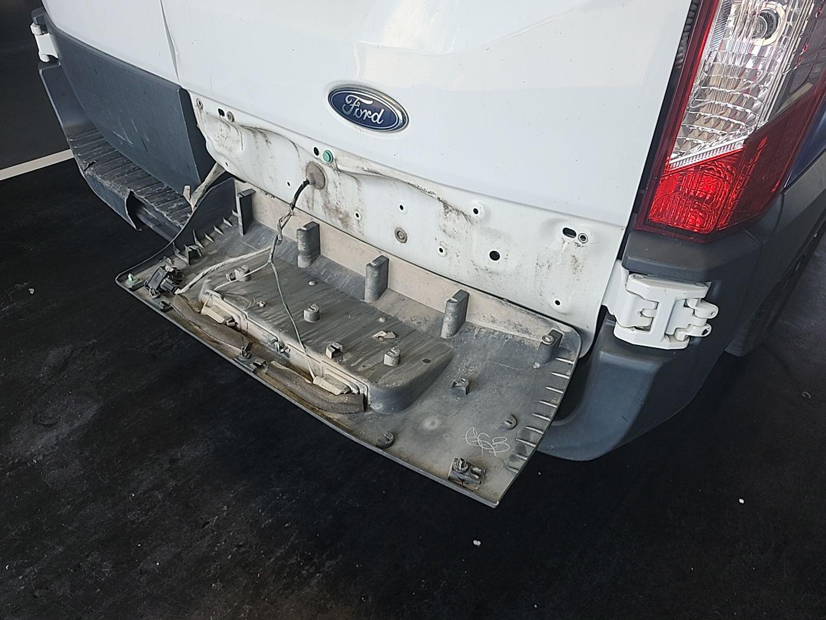 2017 Ford Transit Cargo, VIN 1FTYE1CMXHKA51627 — Normal wear