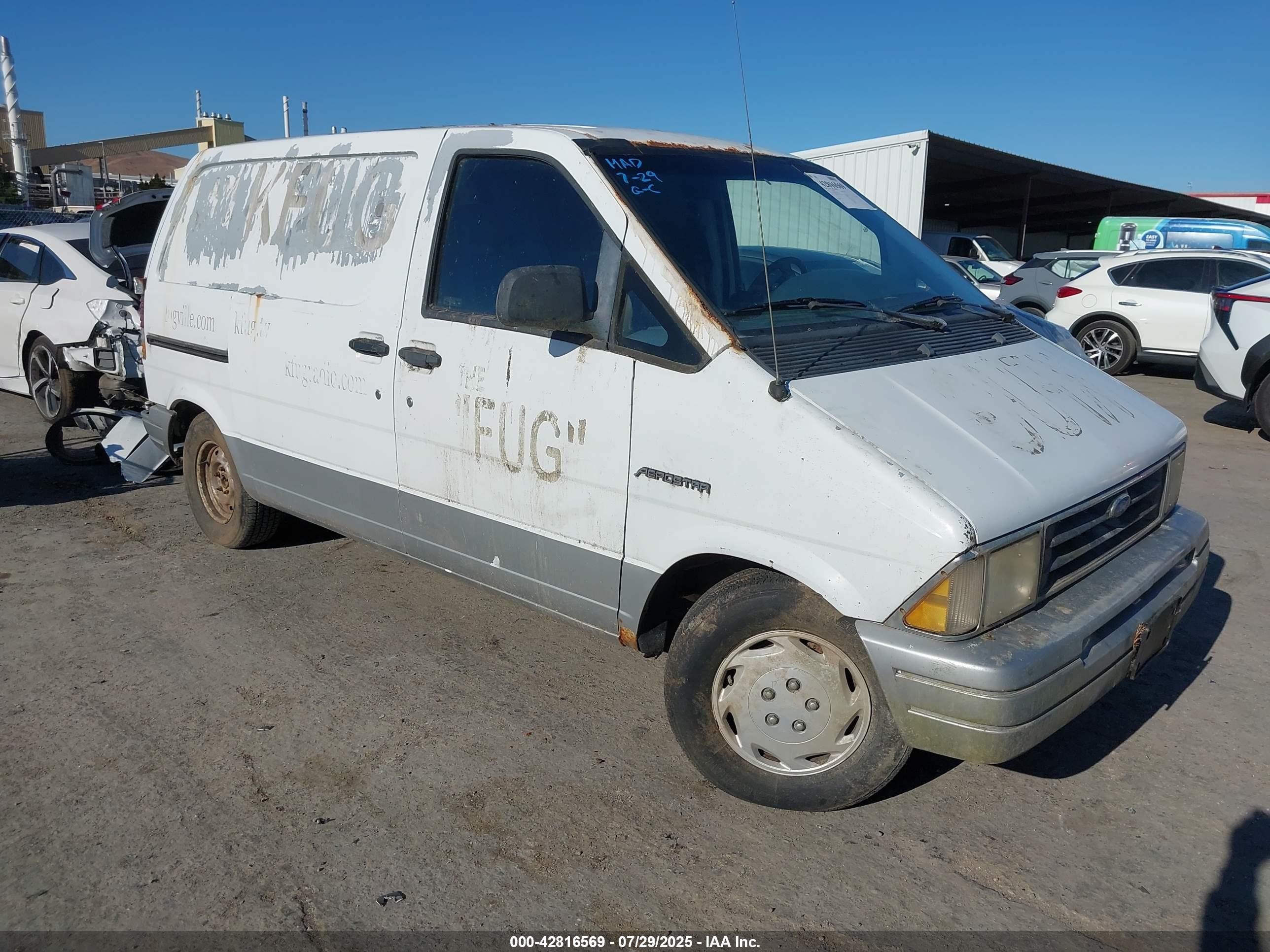 1993 Ford Aerostar, VIN 1FTCA14U0PZB13952 — Engine fire