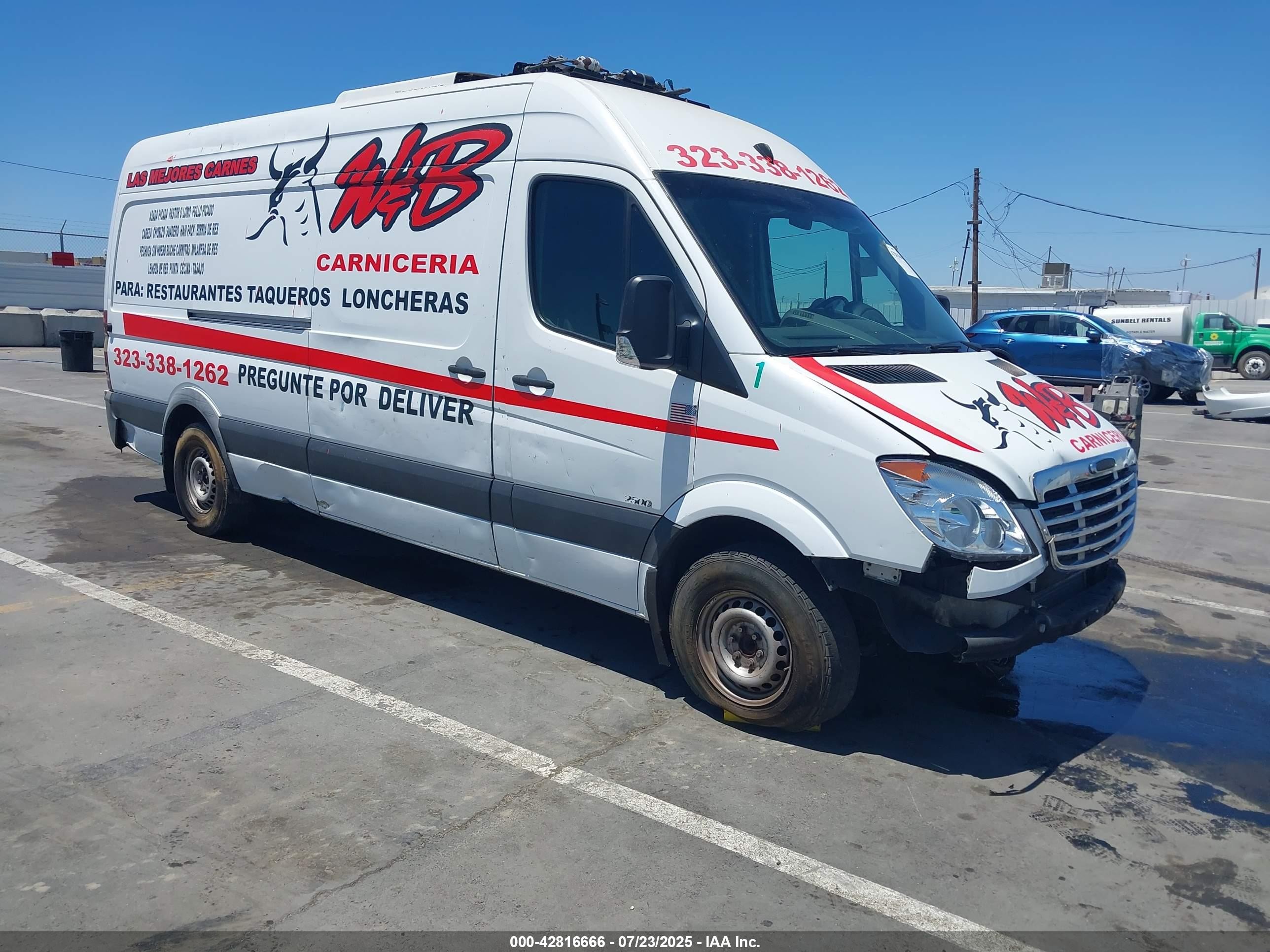 2013 Freightliner Sprinter, VIN WDYPE8CC0D5753271 — Бок