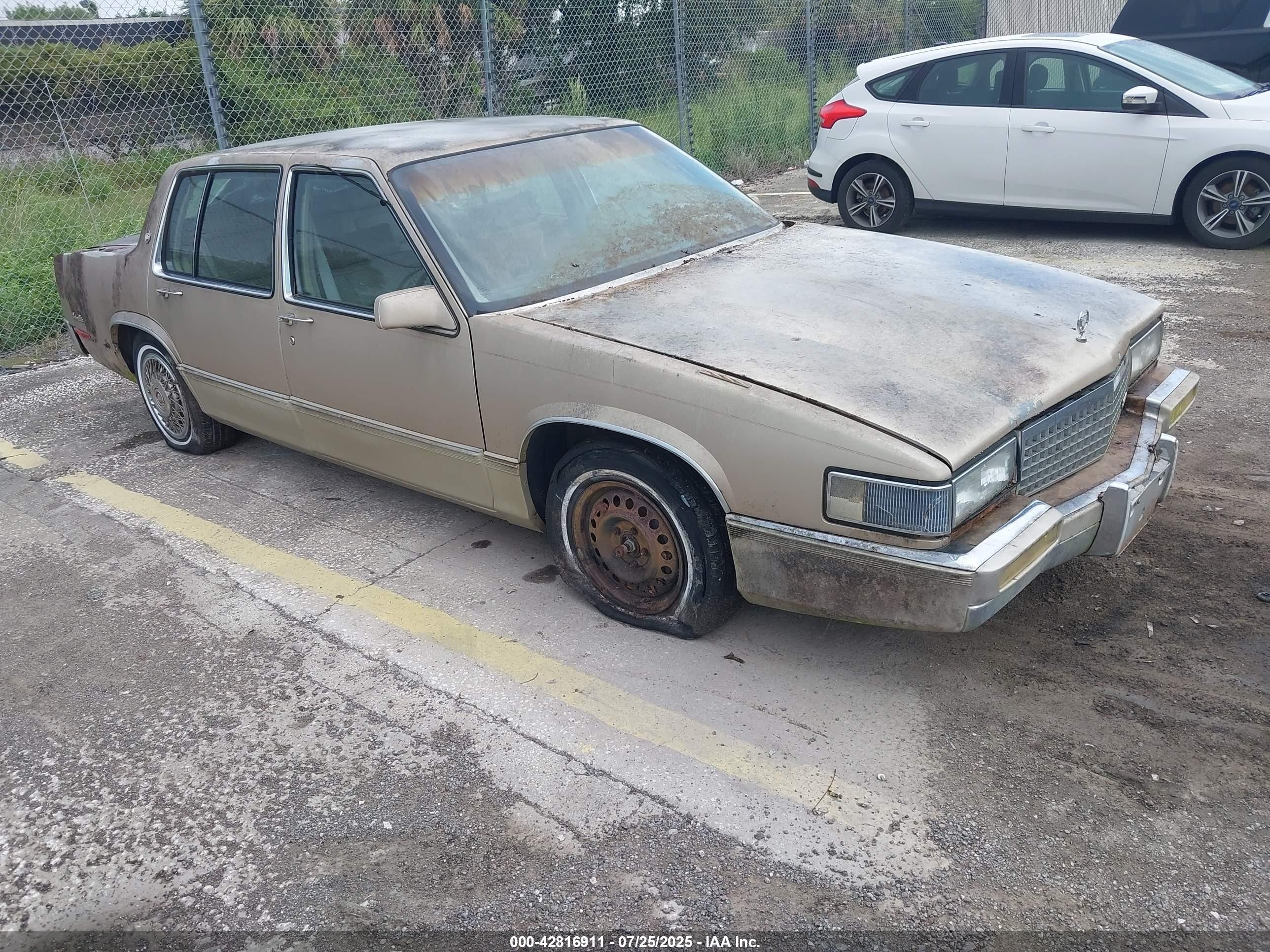 1990 Cadillac DeVille, VIN 1G6CD5339L4368410 — Vandalism