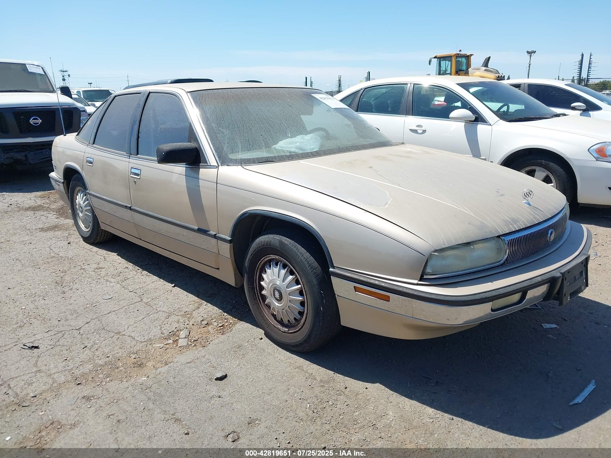 1992 Buick Regal, VIN 2G4WD54L0N1418565 — Front end