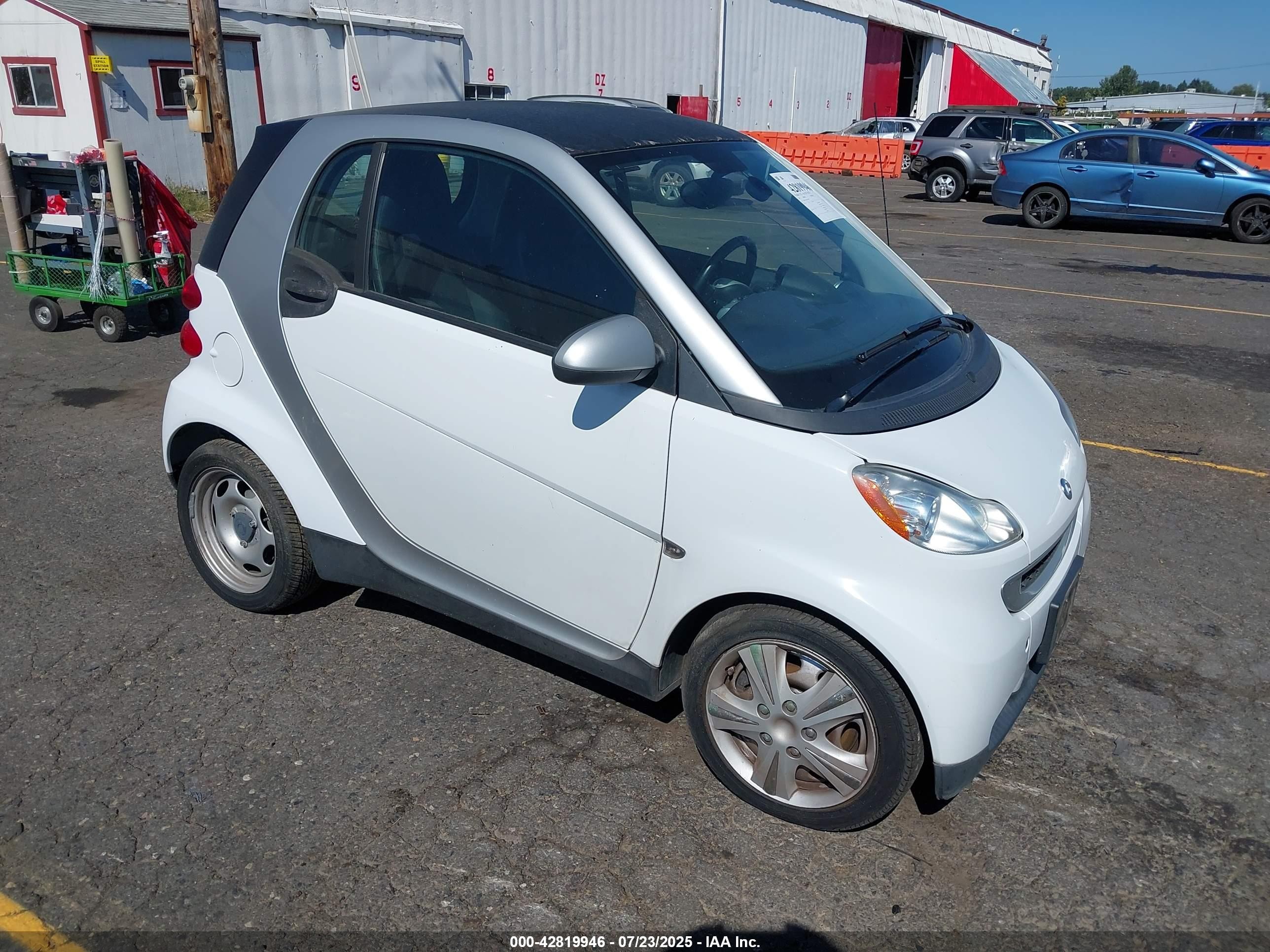 2012 Smart fortwo Pure, VIN WMEEJ3BA0CK573999 — Front end