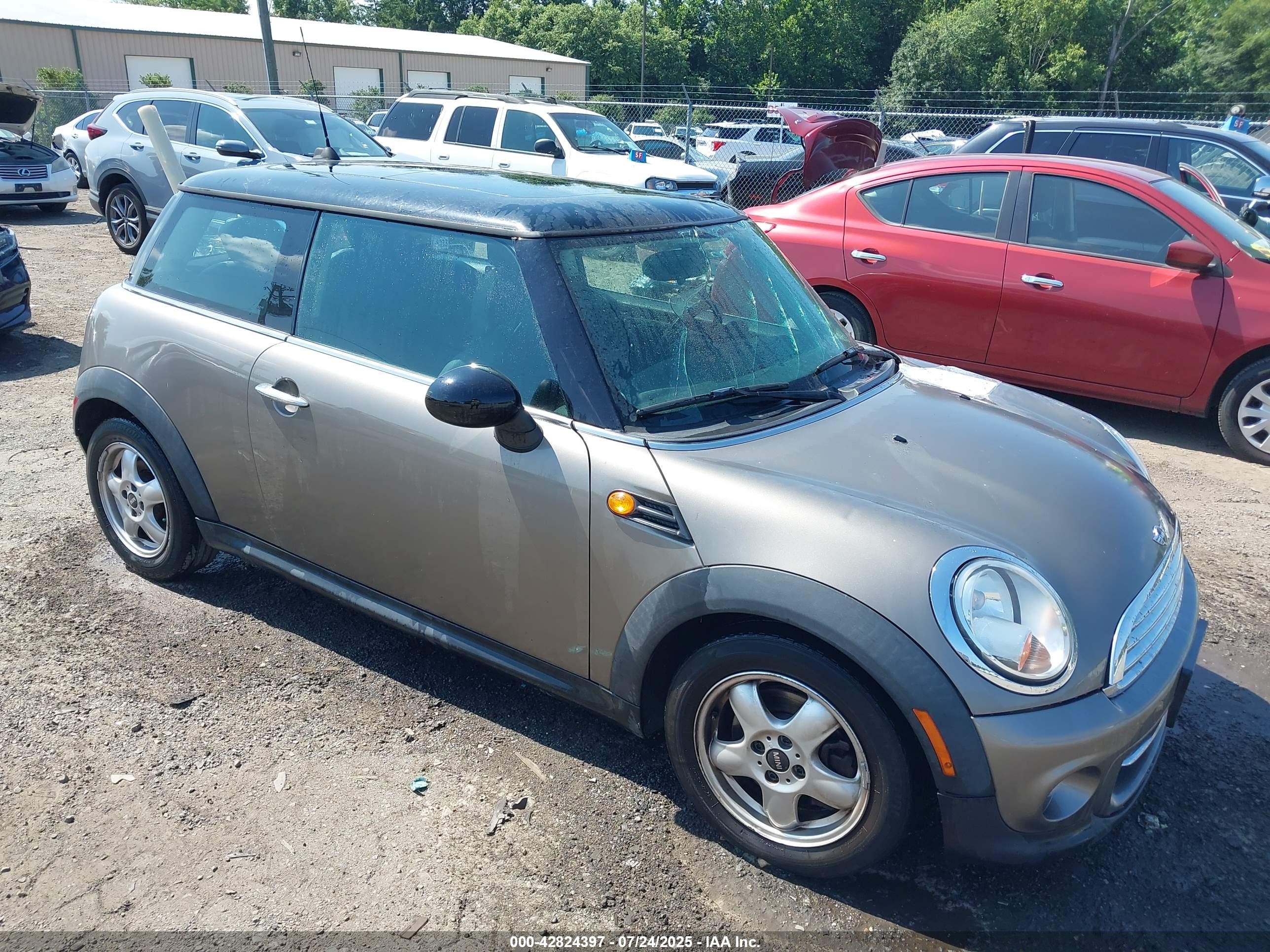 2011 MINI Hardtop, VIN WMWSU3C58BT251692 — Storm