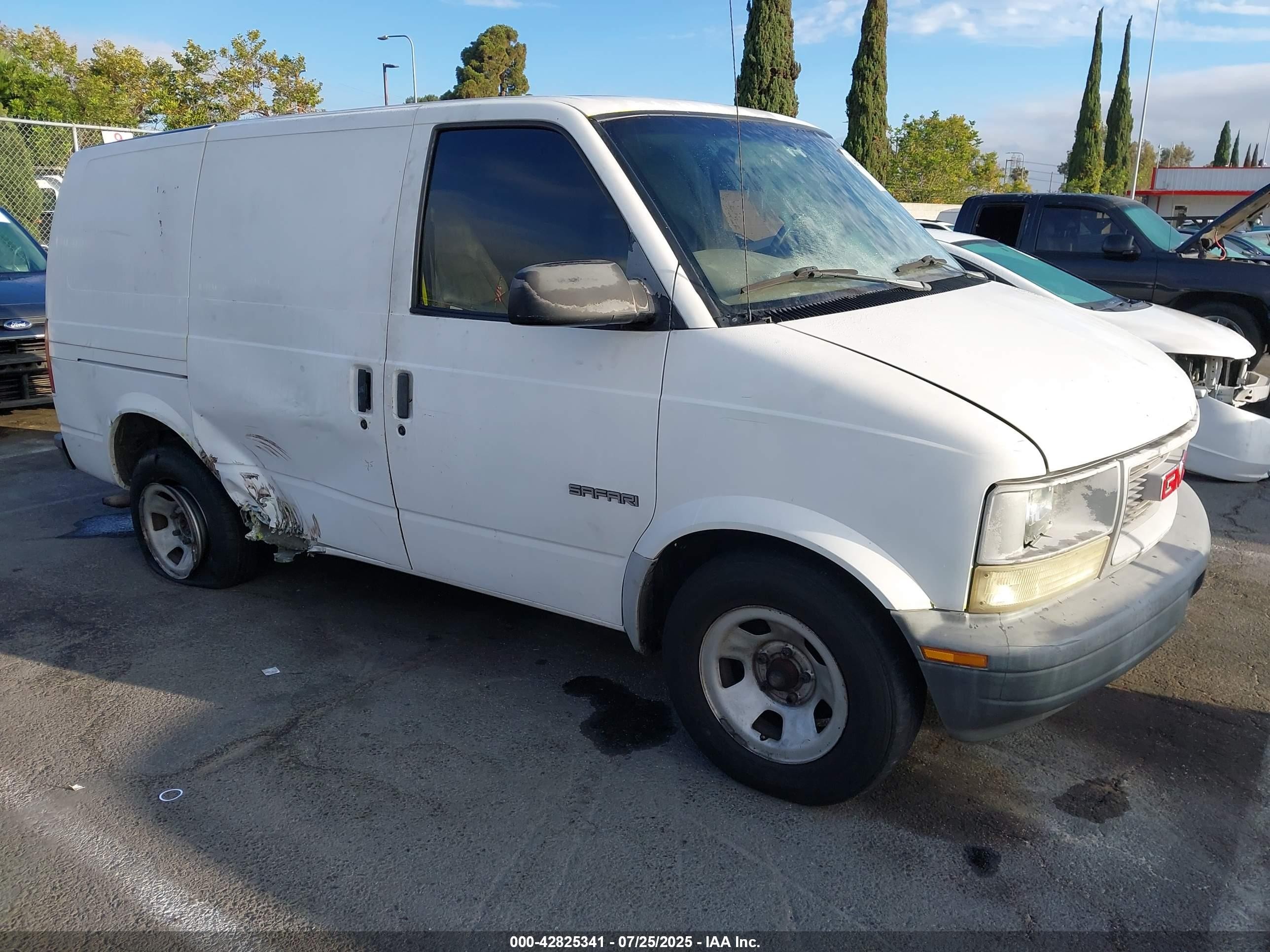2001 GMC Safari Cargo, VIN 1GTDM19W41B520162 — Rear end